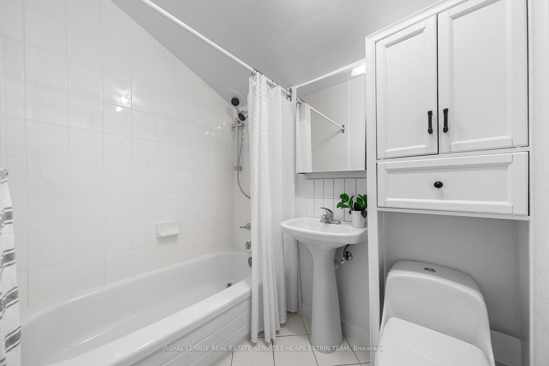 Photo 20 of 418 St Clair Avenue E, Toronto, Rosedale-Moore Park — HOMEH