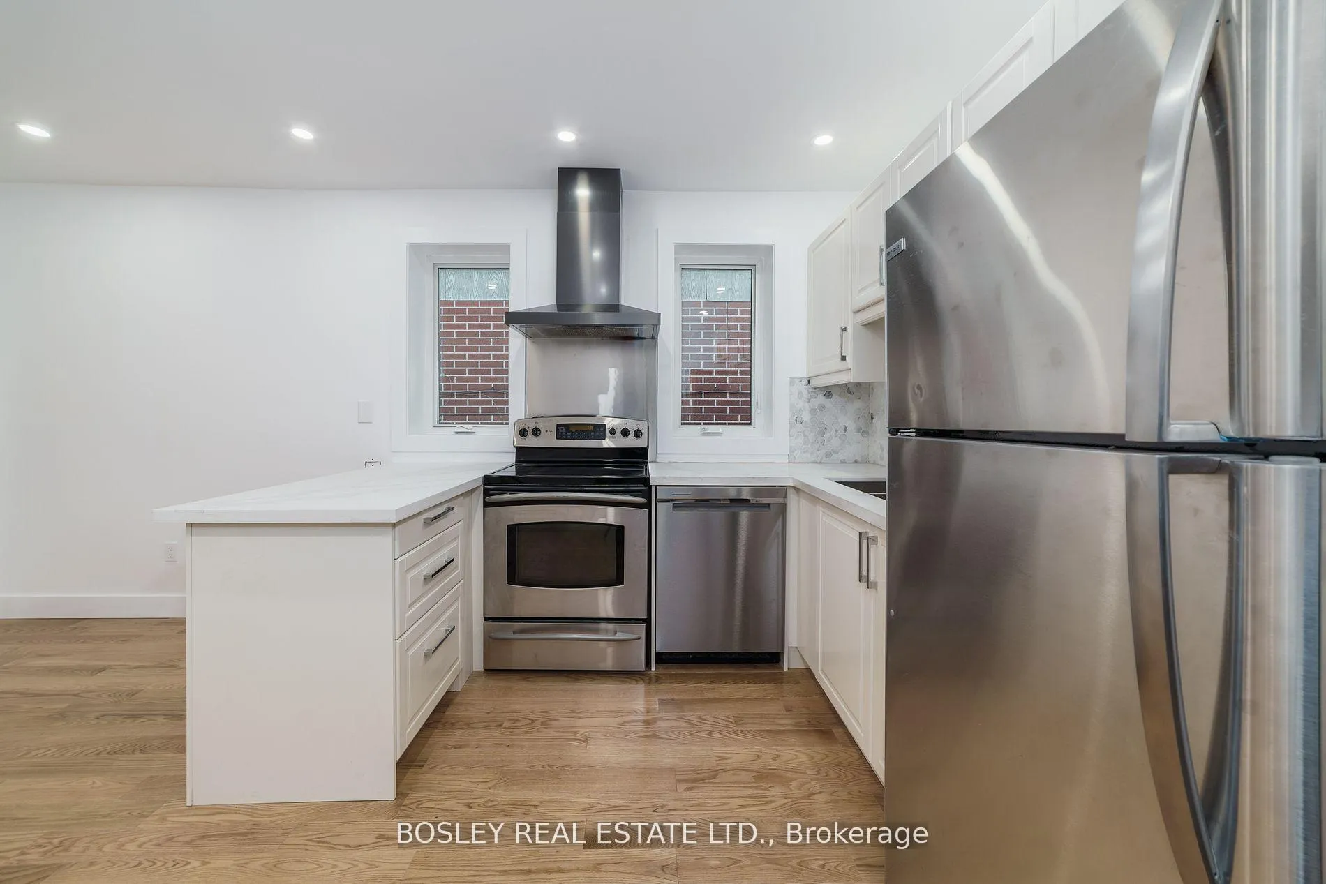 Photo 2 of Unit A, 926 Kingston Road, Toronto, The Beaches — HOMEH
