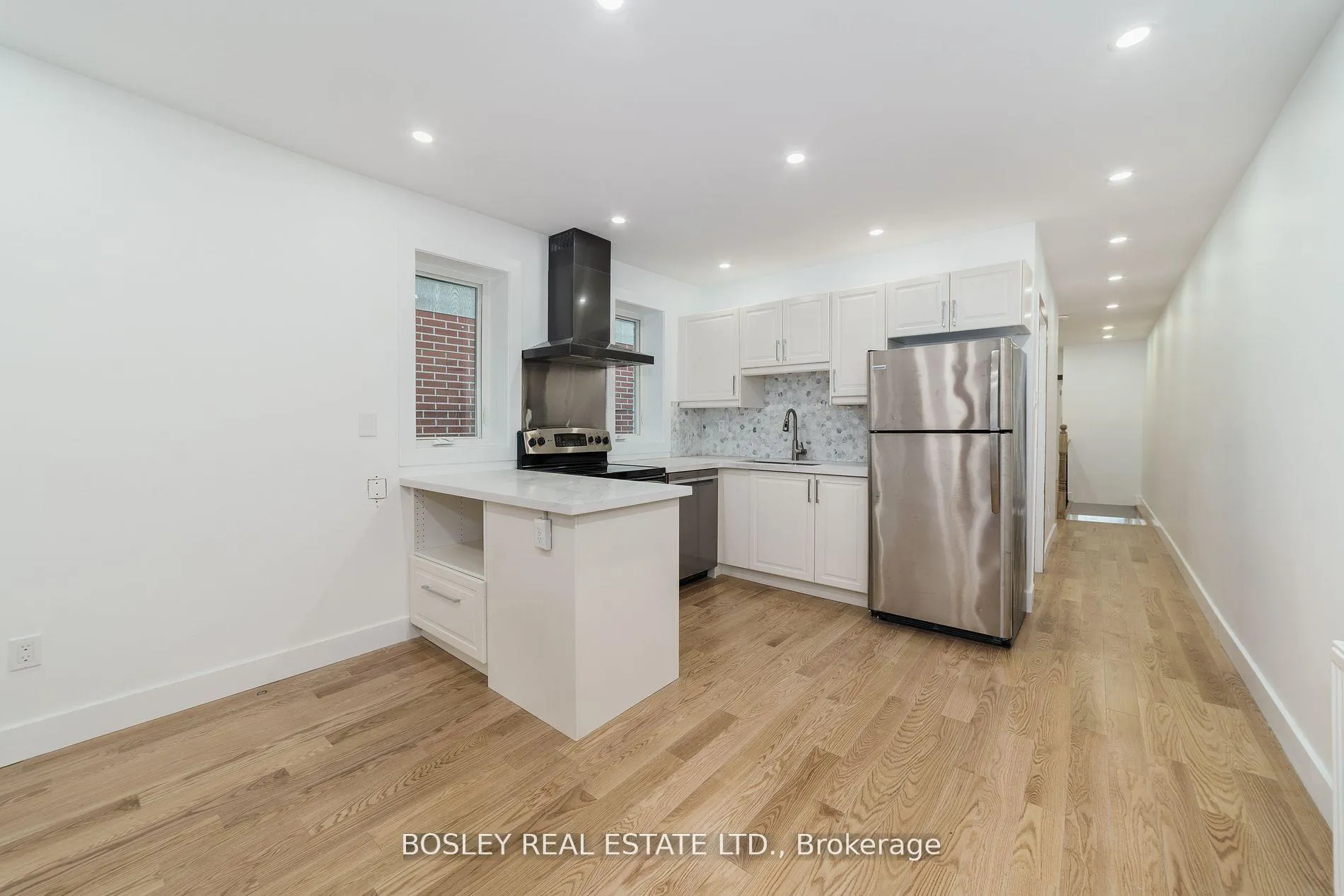 Photo 3 of Unit A, 926 Kingston Road, Toronto, The Beaches — HOMEH