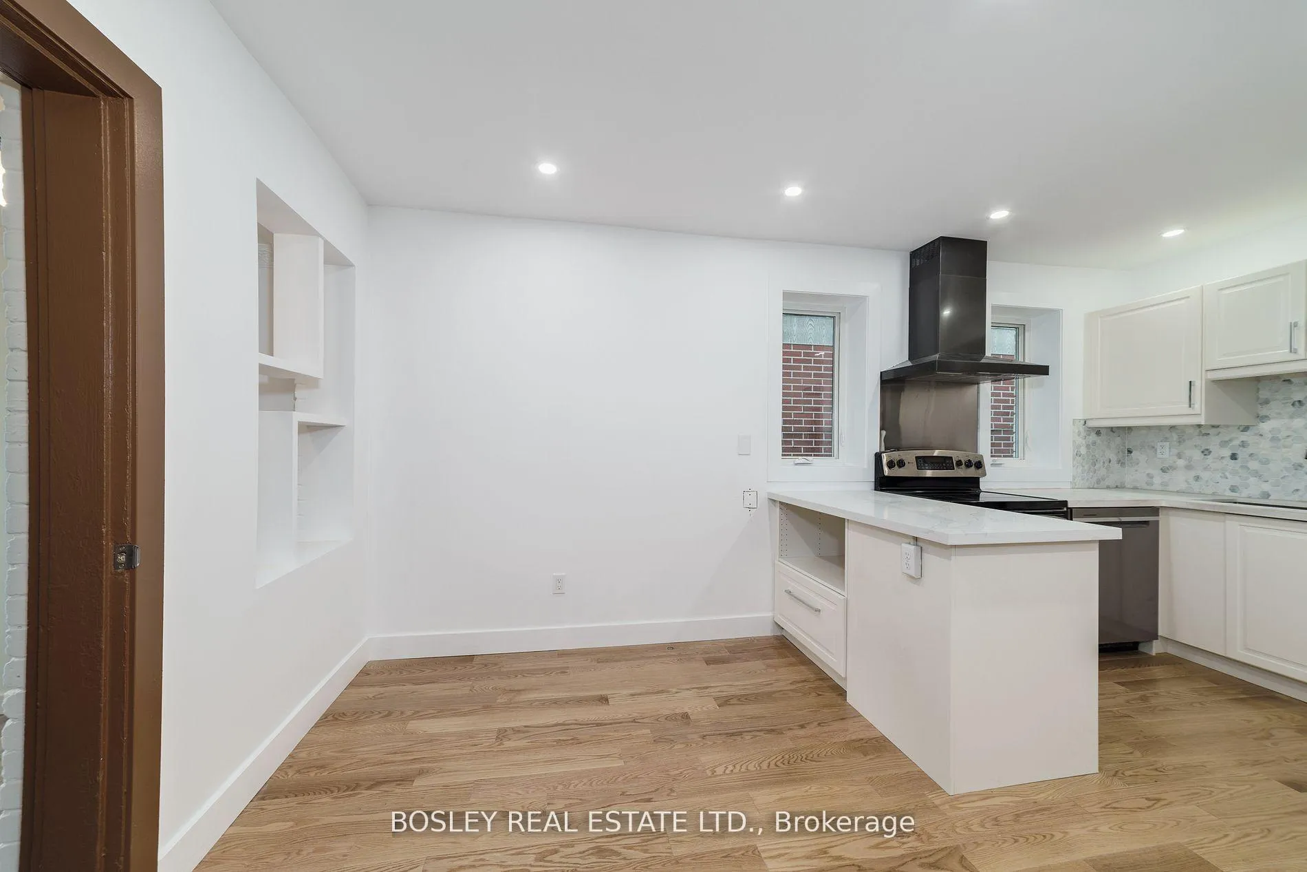 Photo 4 of Unit A, 926 Kingston Road, Toronto, The Beaches — HOMEH