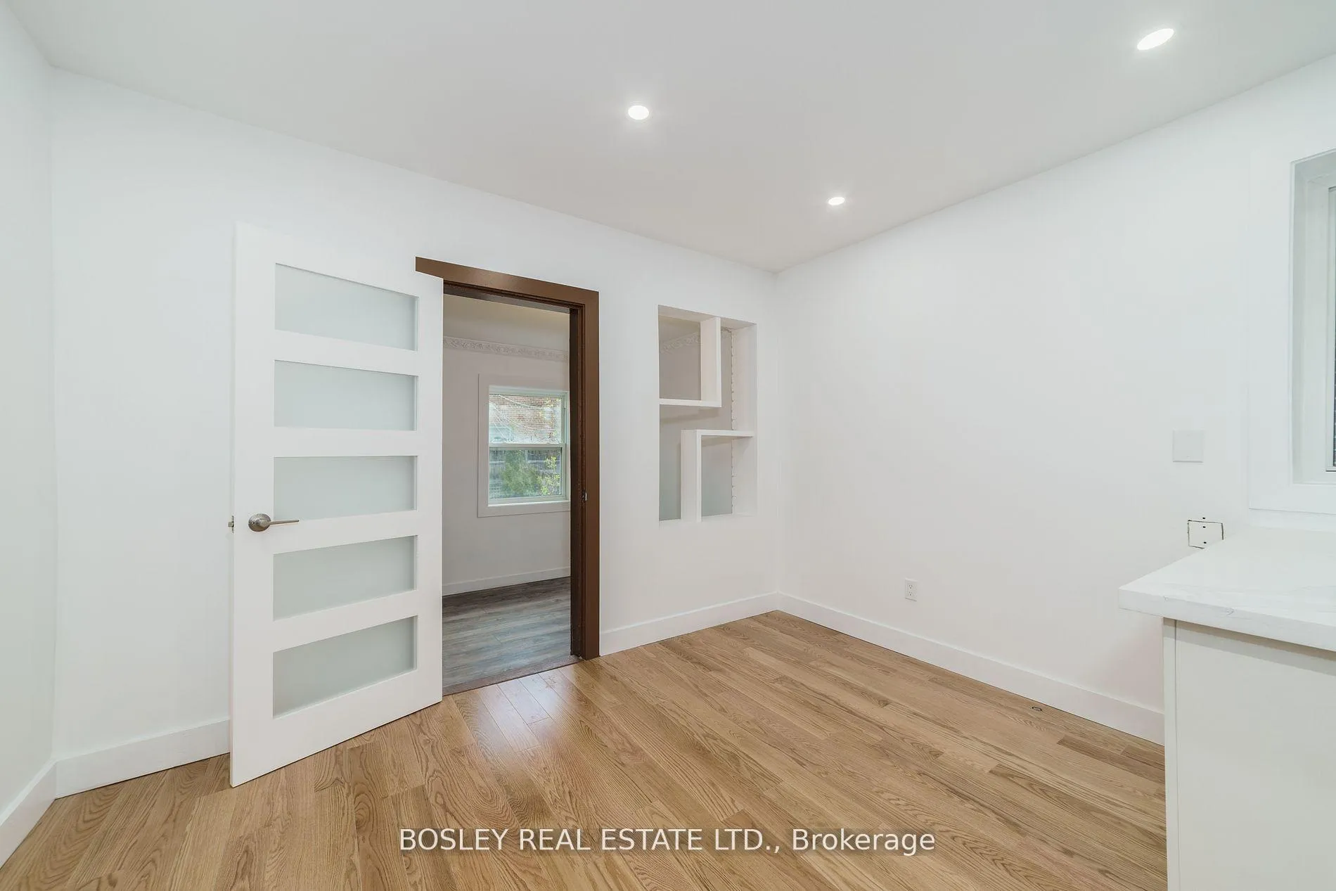 Photo 5 of Unit A, 926 Kingston Road, Toronto, The Beaches — HOMEH