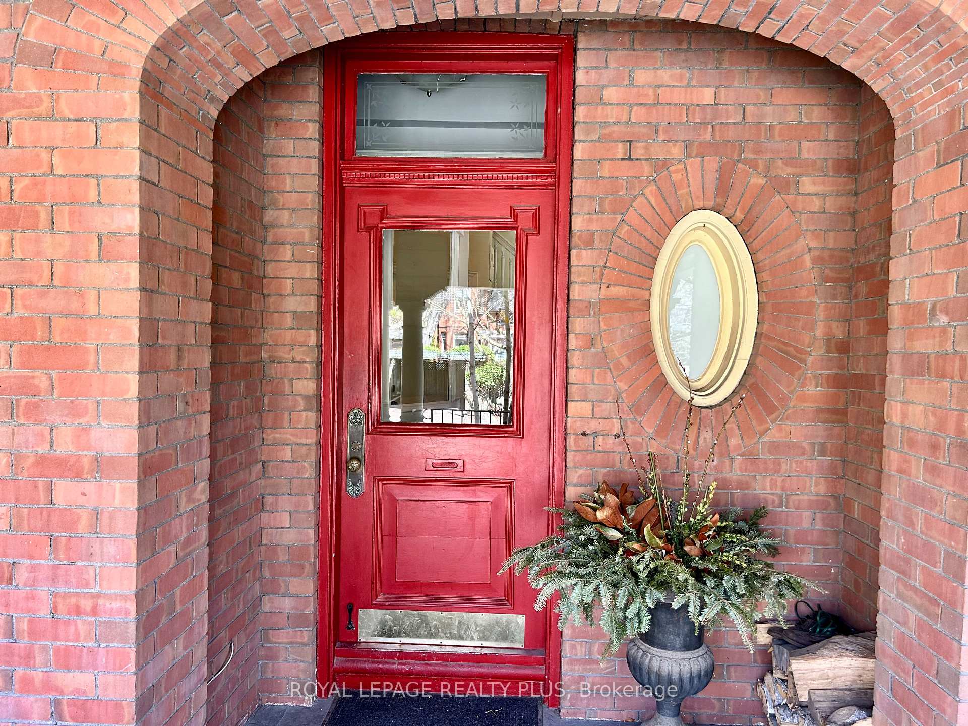 Photo 3 of Unit 2, 17 Maple Avenue, Toronto, Rosedale-Moore Park — HOMEH
