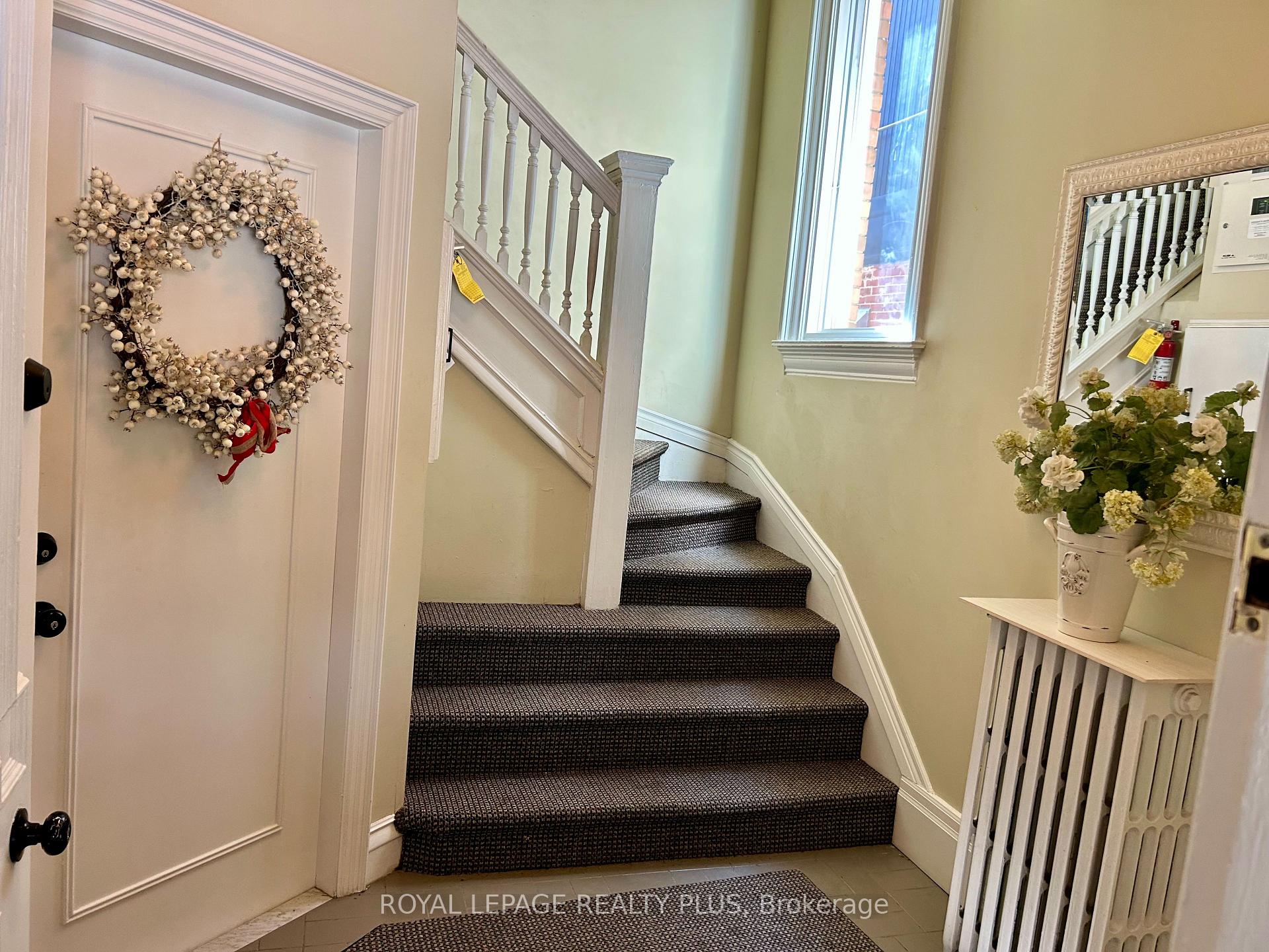 Photo 4 of Unit 2, 17 Maple Avenue, Toronto, Rosedale-Moore Park — HOMEH