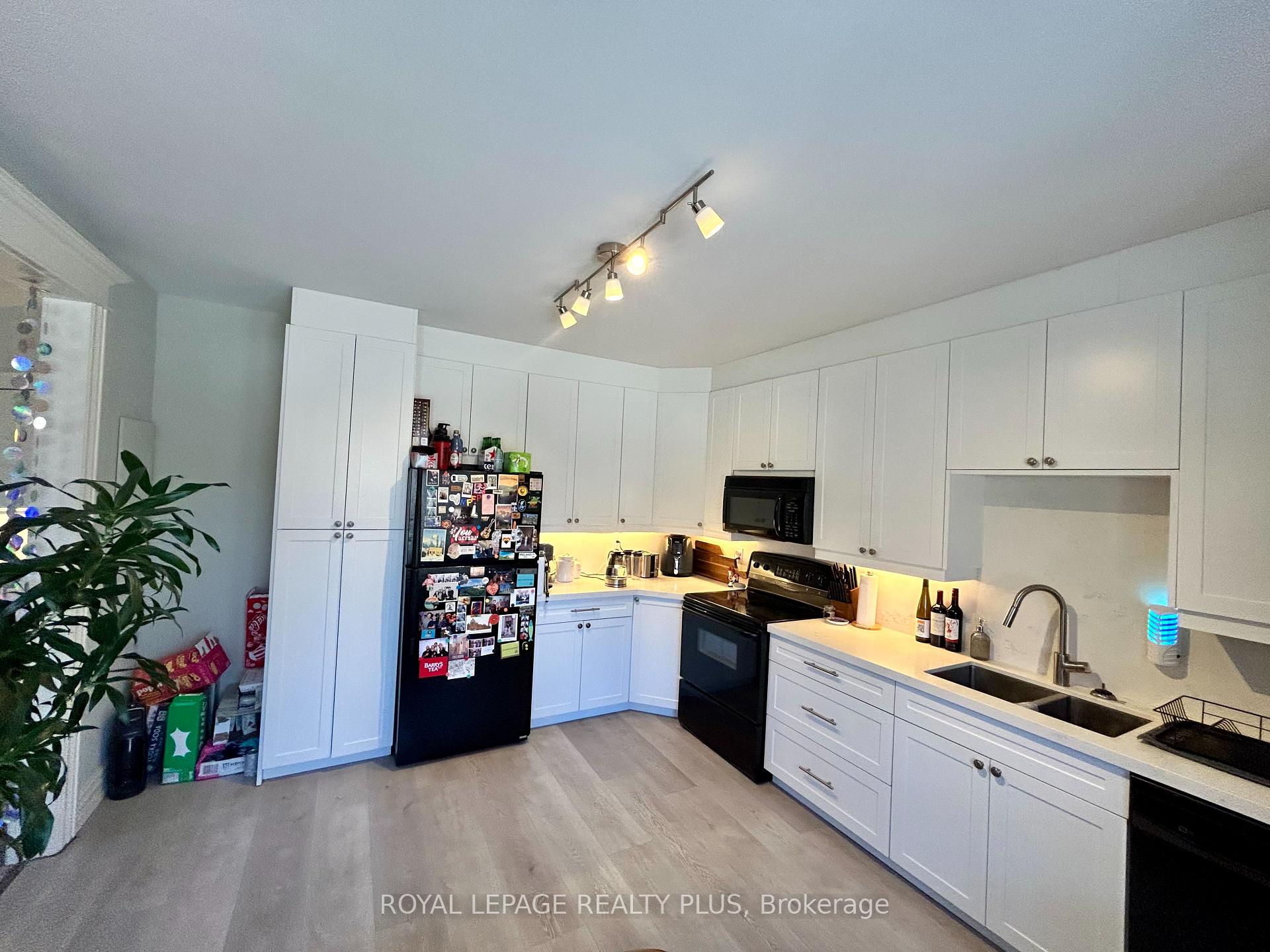 Photo 11 of Unit 2, 17 Maple Avenue, Toronto, Rosedale-Moore Park — HOMEH
