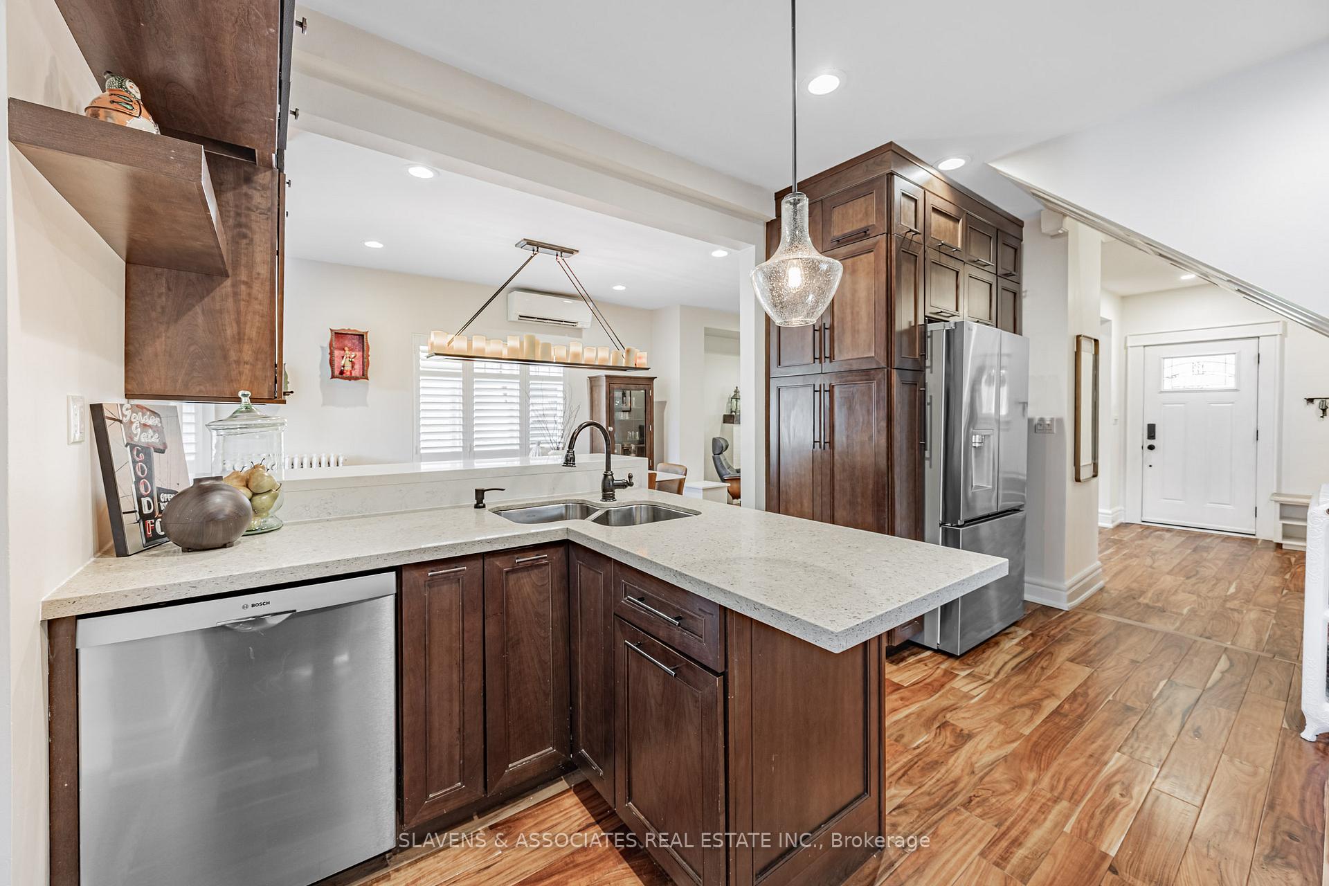 Photo 12 of 104 Silver Birch Avenue, Toronto, The Beaches — HOMEH