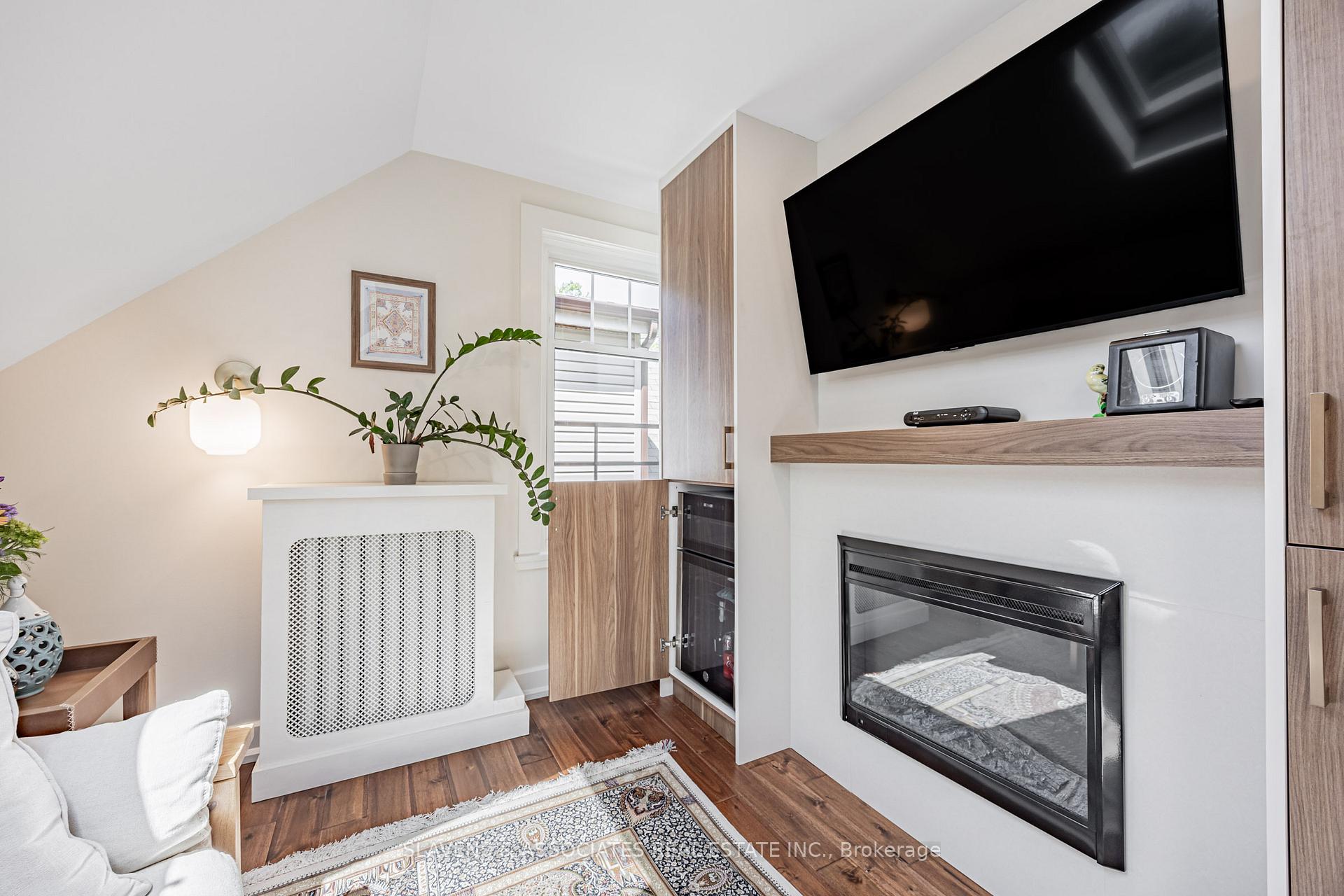 Photo 18 of 104 Silver Birch Avenue, Toronto, The Beaches — HOMEH