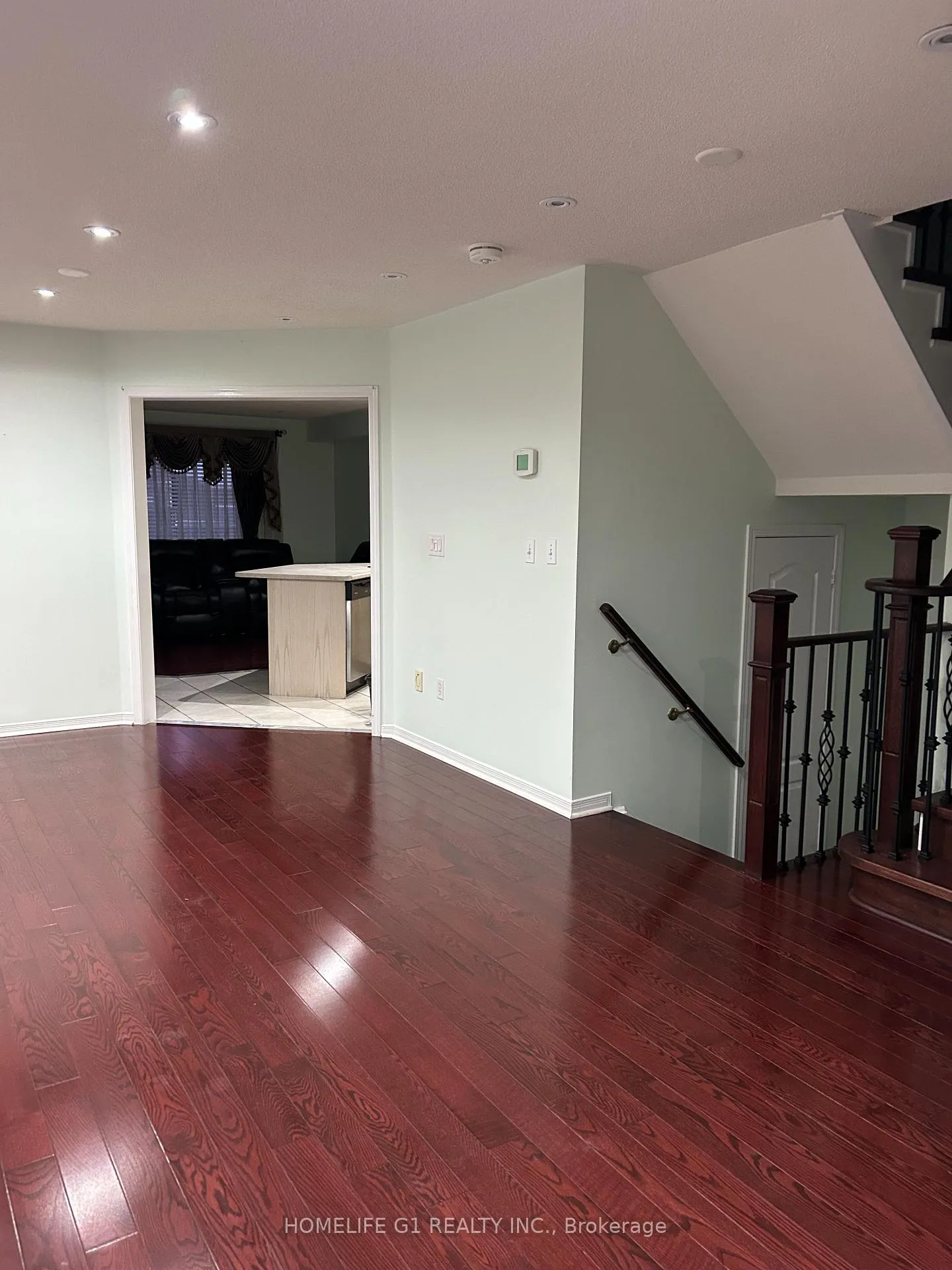 Photo 3 of 183 Toba Crescent, Brampton, Heart Lake East — HOMEH