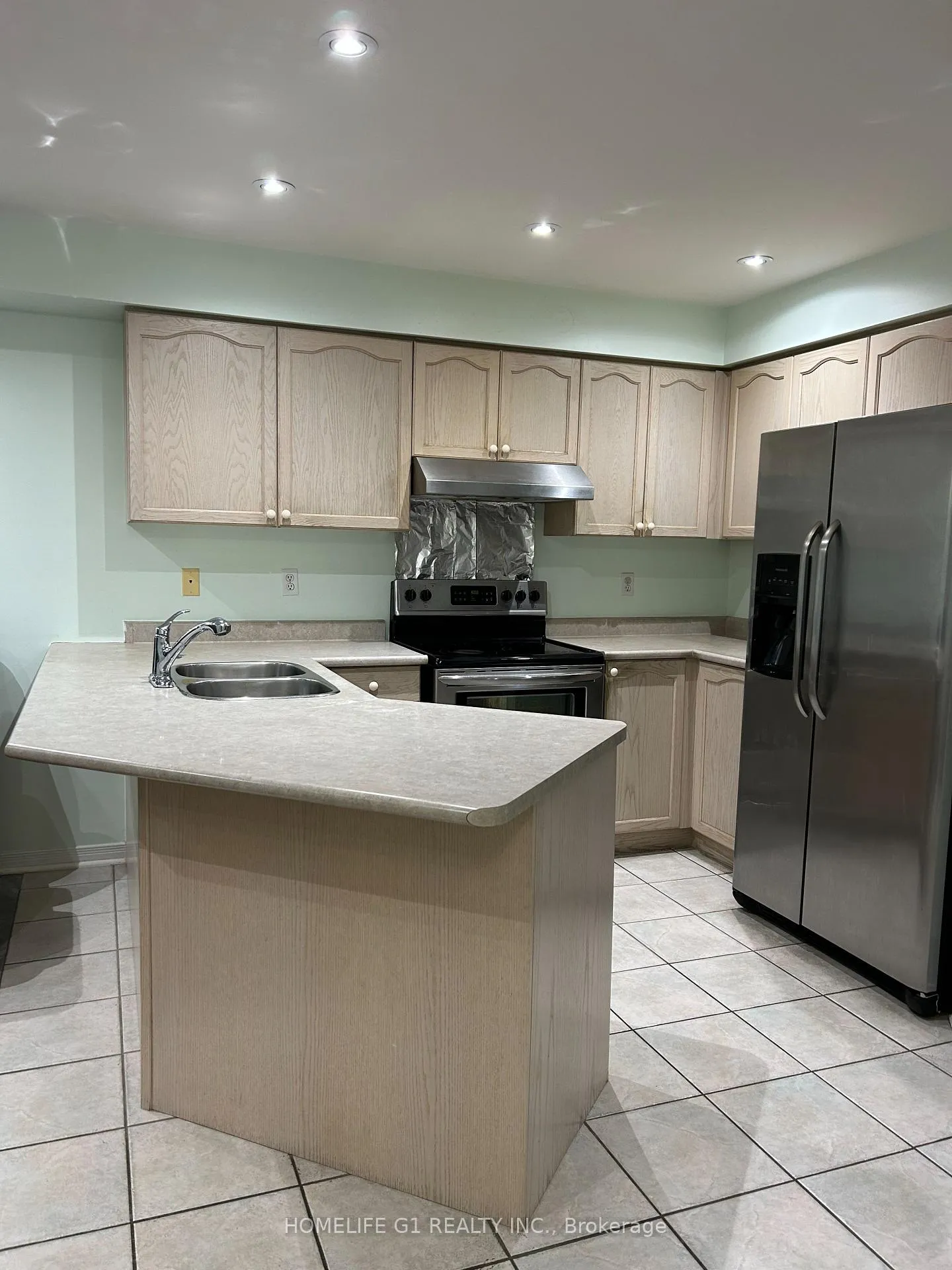 Photo 5 of 183 Toba Crescent, Brampton, Heart Lake East — HOMEH