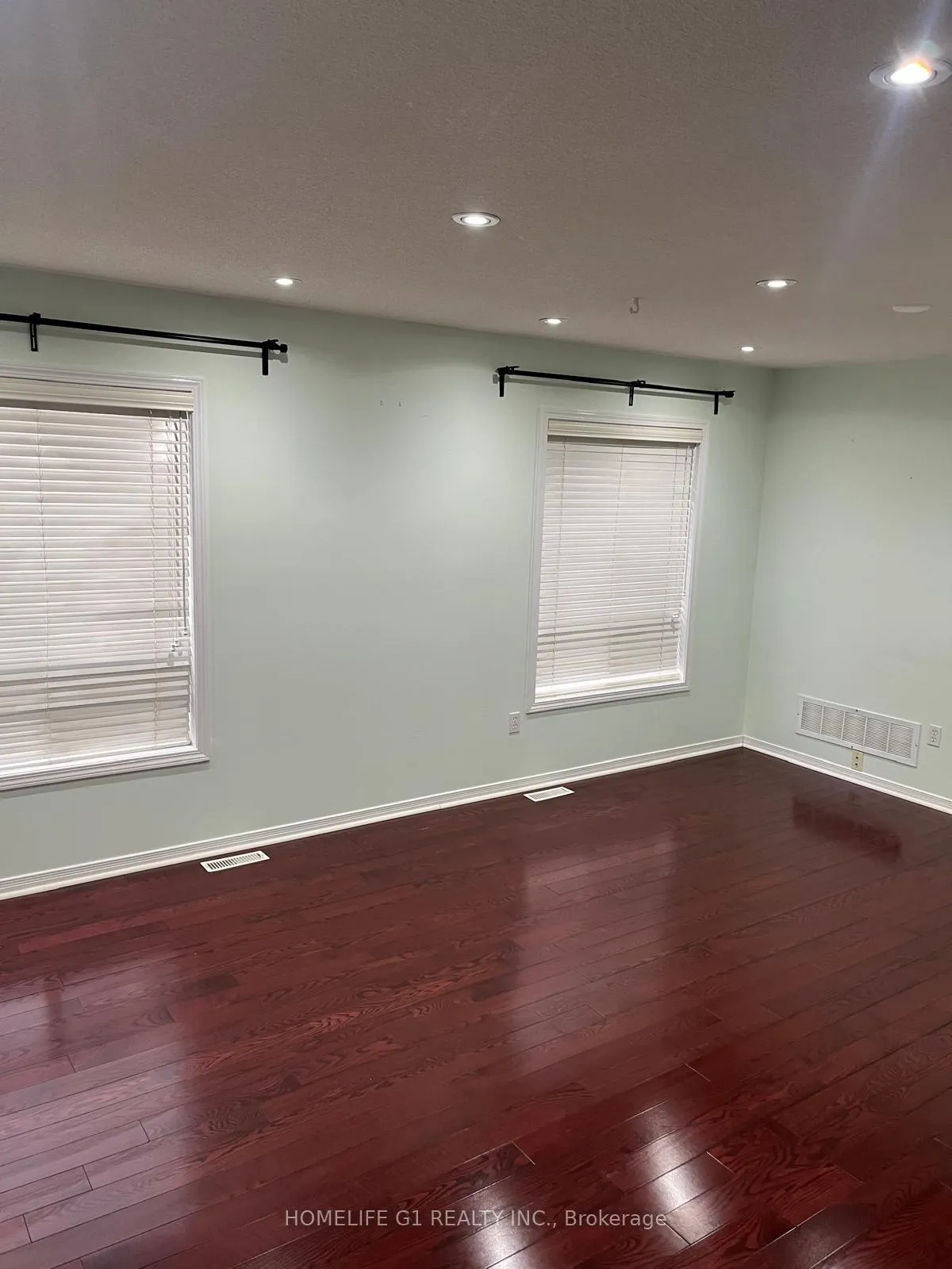 Photo 7 of 183 Toba Crescent, Brampton, Heart Lake East — HOMEH