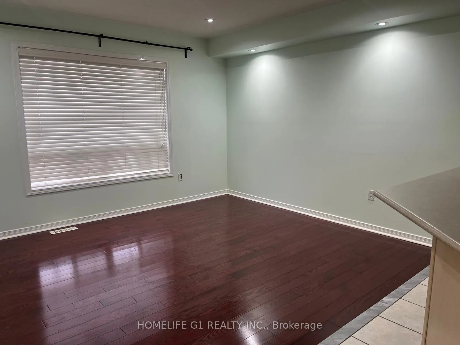 Photo 8 of 183 Toba Crescent, Brampton, Heart Lake East — HOMEH
