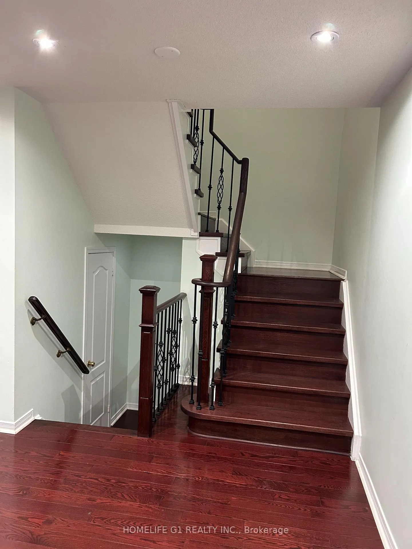 Photo 10 of 183 Toba Crescent, Brampton, Heart Lake East — HOMEH