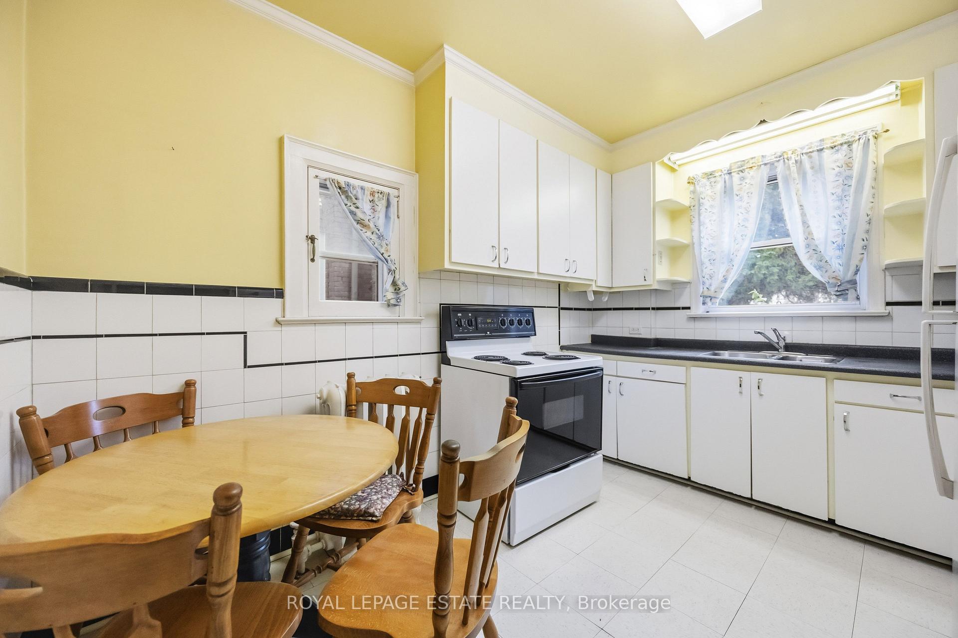 Photo 6 of 877 Broadview Avenue, Toronto, Playter Estates-Danforth — HOMEH