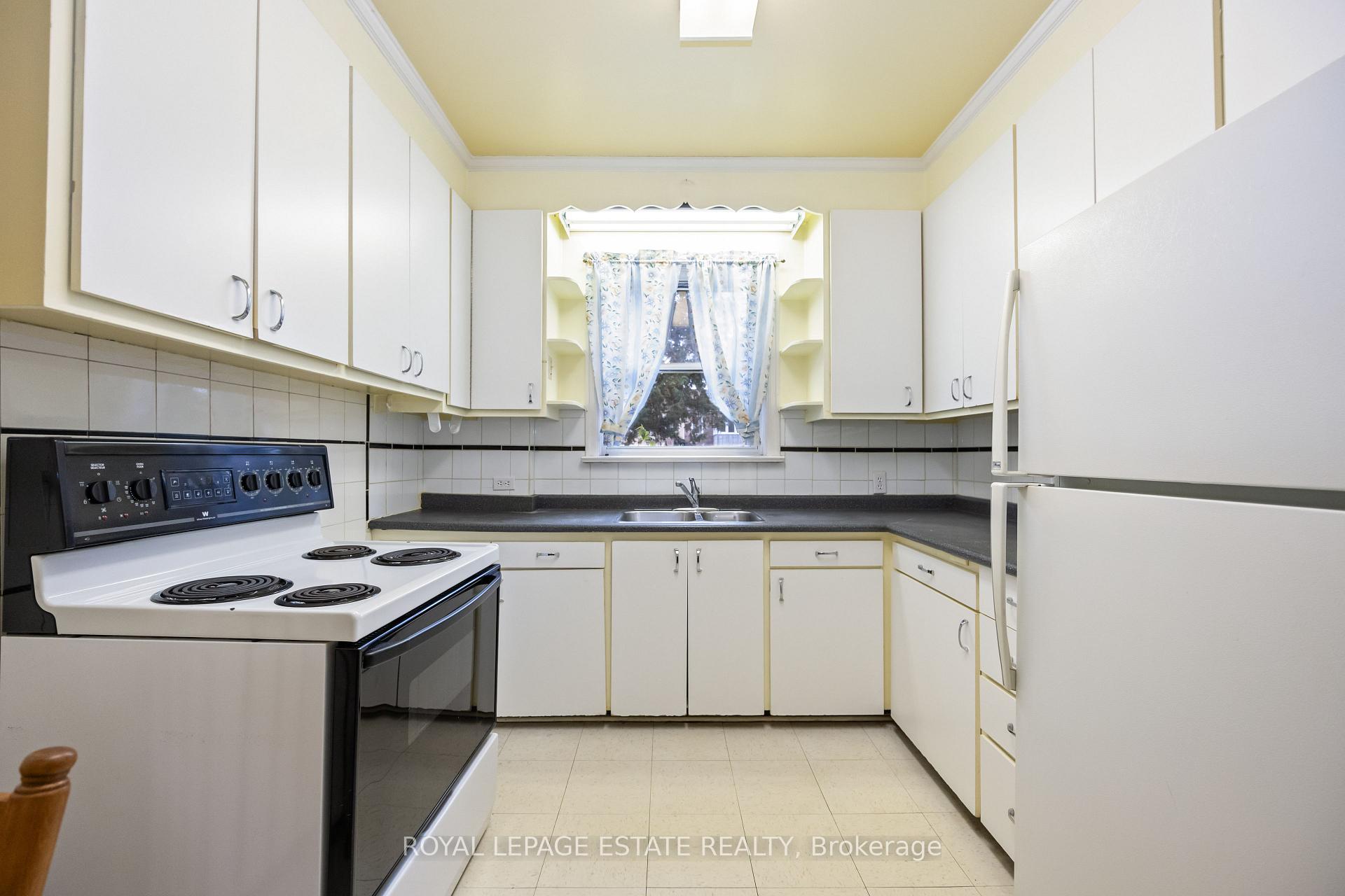 Photo 7 of 877 Broadview Avenue, Toronto, Playter Estates-Danforth — HOMEH