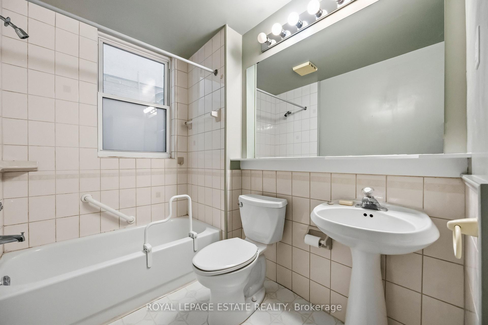 Photo 19 of 877 Broadview Avenue, Toronto, Playter Estates-Danforth — HOMEH