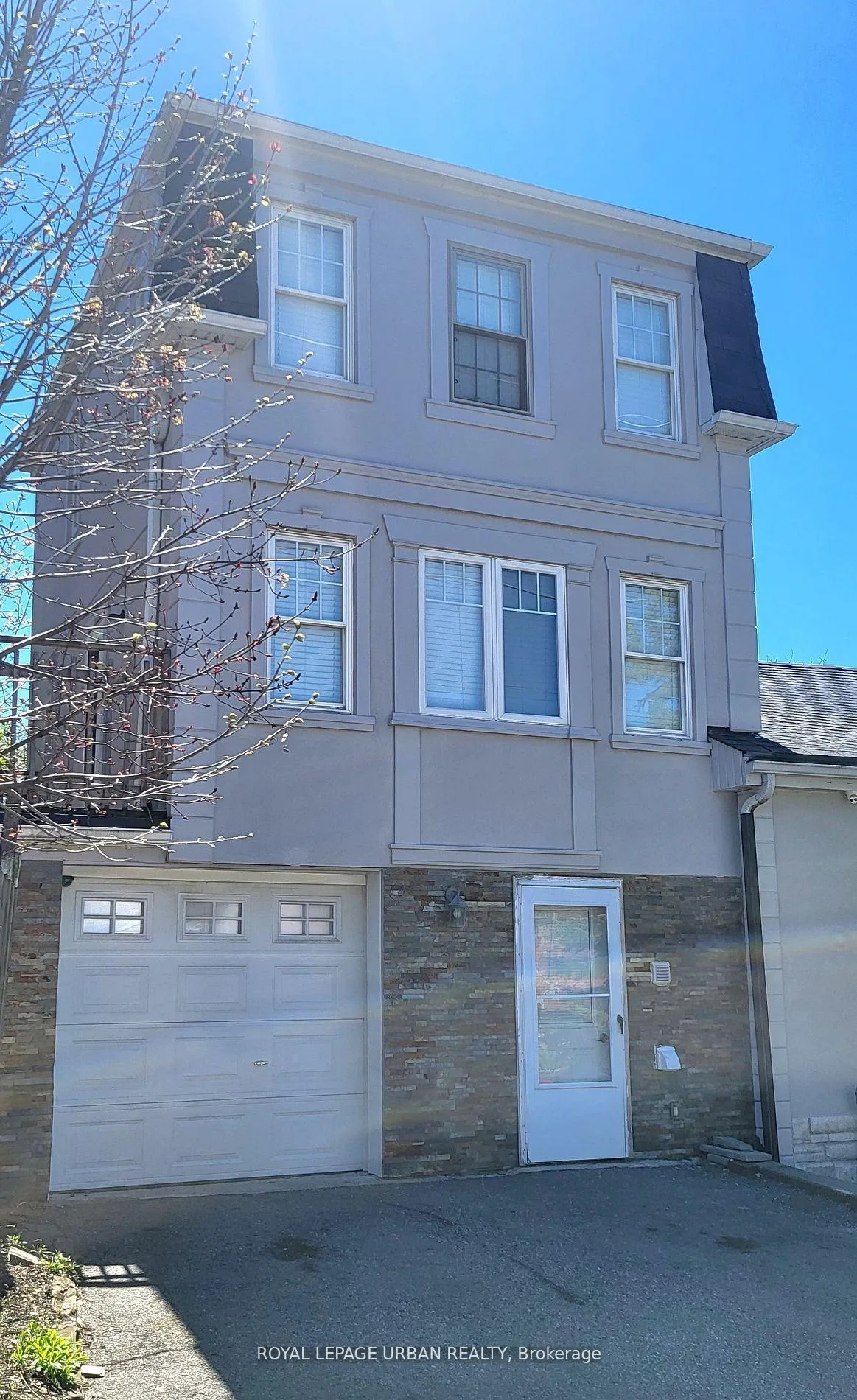Front of Unit B, 89 Squires Avenue