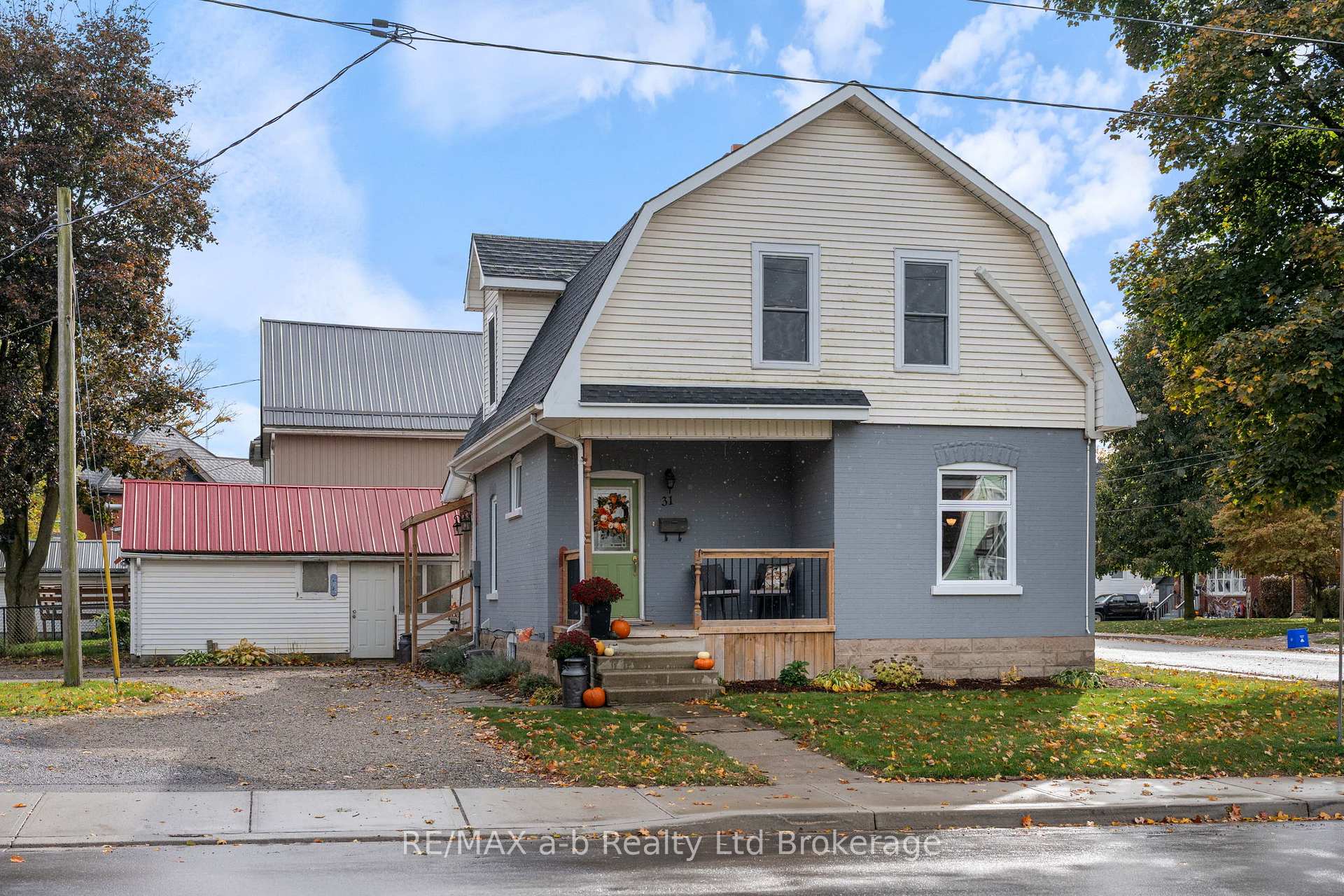 Front of 31 Concession Street W