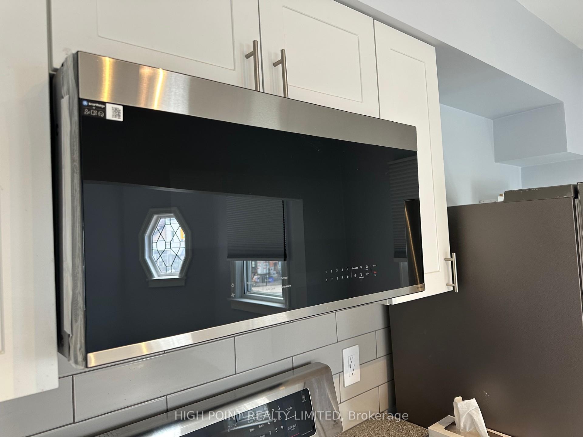 Photo 6 of Unit 1, 1641 Bayview Avenue, Toronto, Leaside — HOMEH