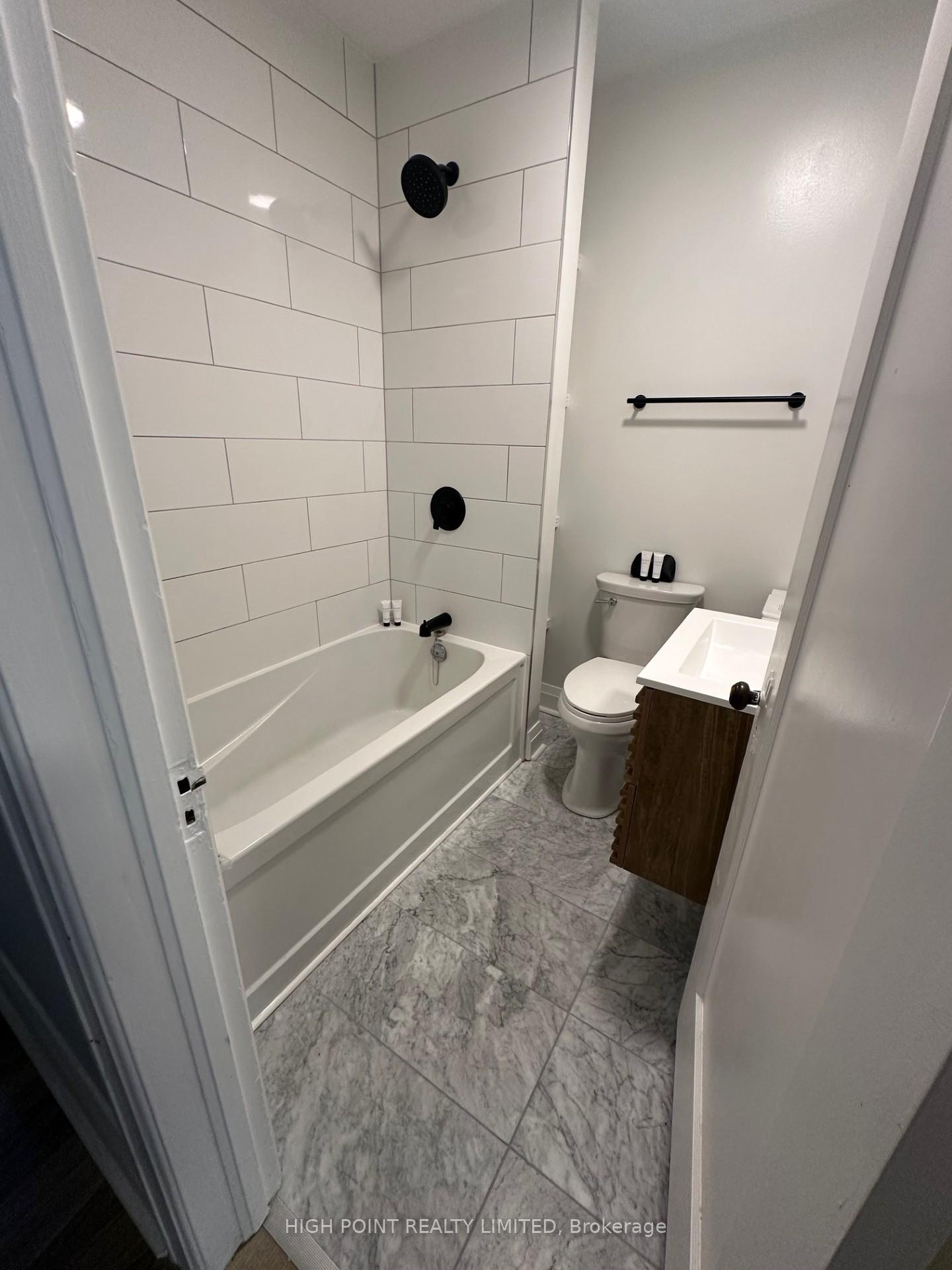 Photo 9 of Unit 1, 1641 Bayview Avenue, Toronto, Leaside — HOMEH