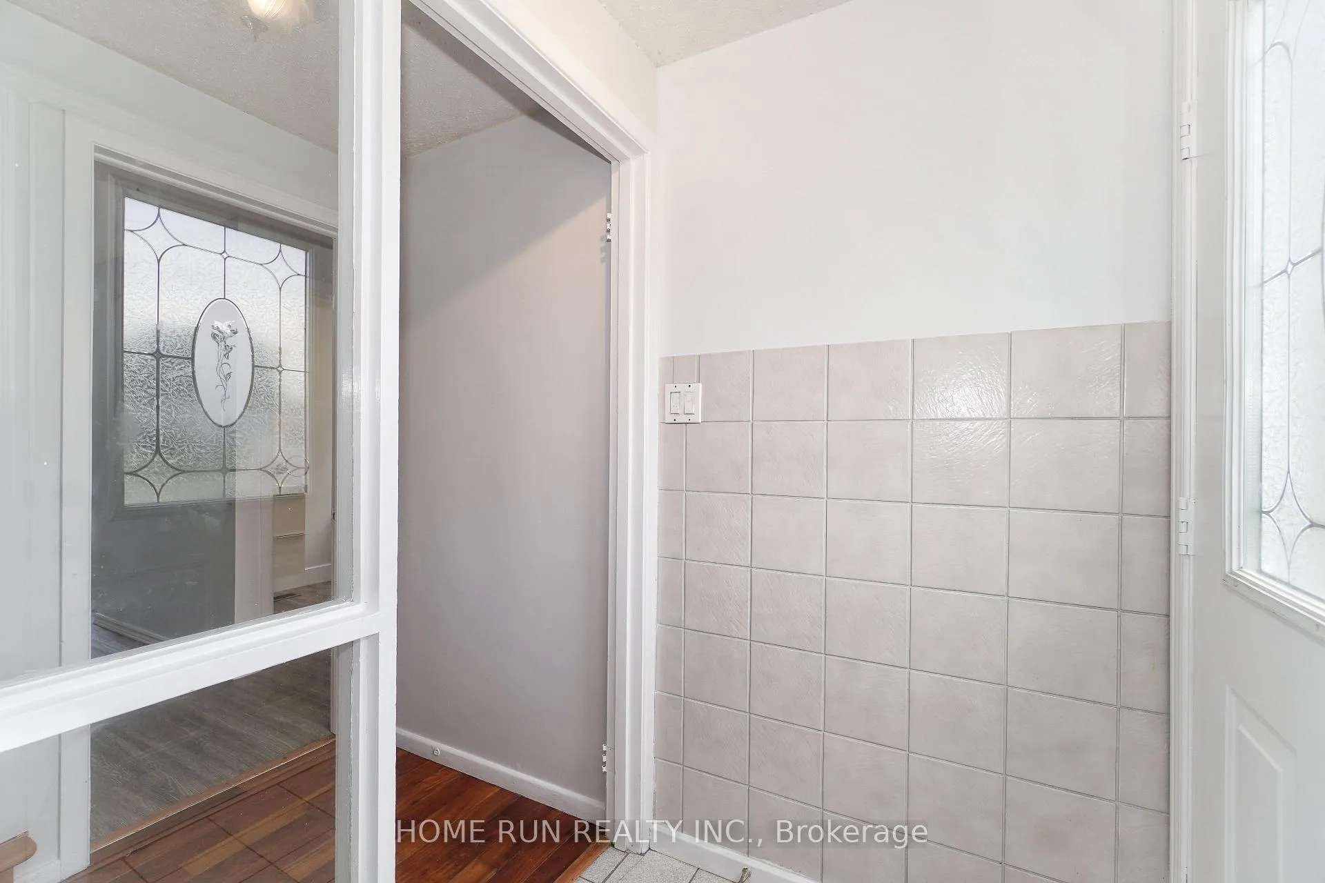 Photo 2 of 1292 Meadowlands Drive E, Ottawa, Borden Farm/Stewart Farm/Carleton Heights/Parkwood Hills — HOMEH