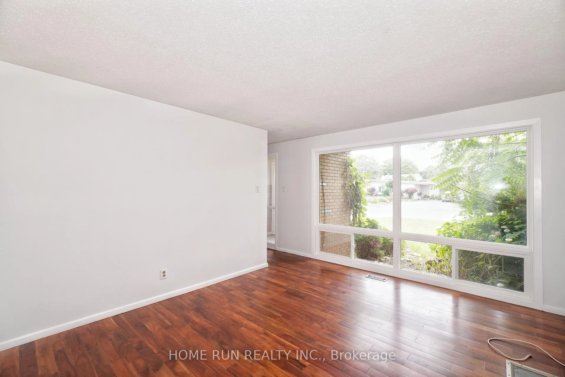 Photo 6 of 1292 Meadowlands Drive E, Ottawa, Borden Farm/Stewart Farm/Carleton Heights/Parkwood Hills — HOMEH