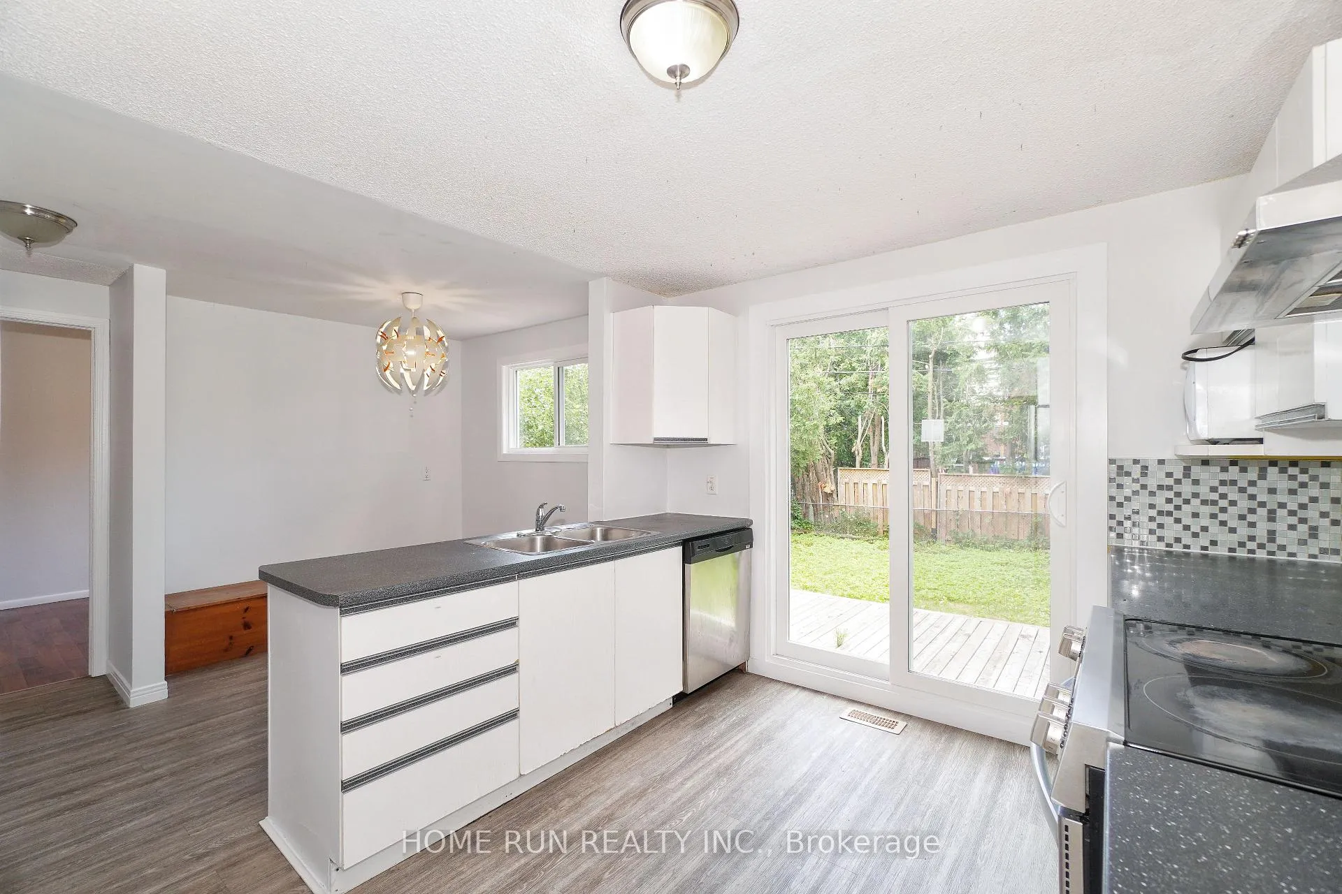 Photo 17 of 1292 Meadowlands Drive E, Ottawa, Borden Farm/Stewart Farm/Carleton Heights/Parkwood Hills — HOMEH