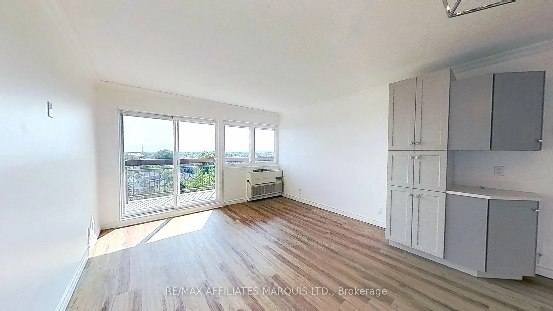 Photo 5 of Unit 1106, 308 Second Street E, Cornwall — HOMEH