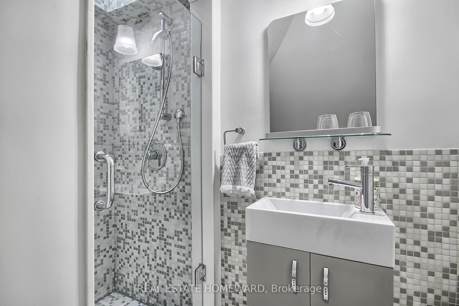 Photo 3 of 40 Whitehall Road, Toronto, Rosedale-Moore Park — HOMEH
