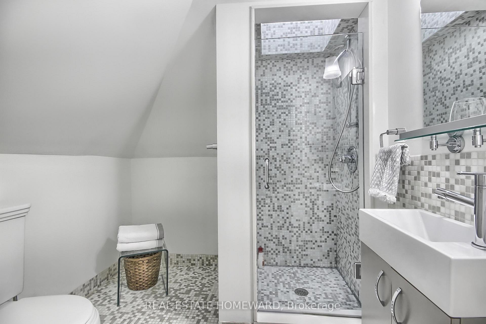 Photo 8 of 40 Whitehall Road, Toronto, Rosedale-Moore Park — HOMEH