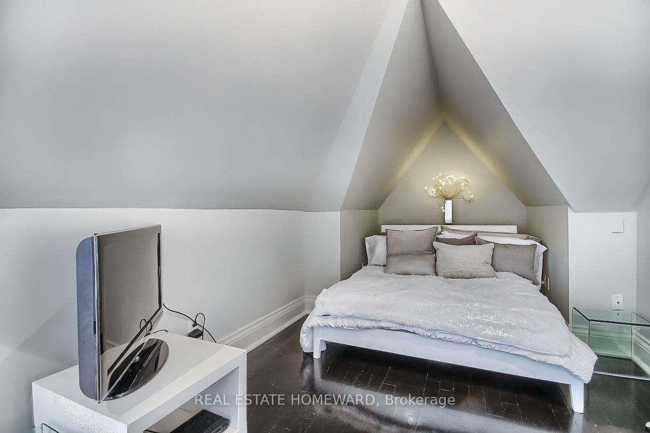 Photo 15 of 40 Whitehall Road, Toronto, Rosedale-Moore Park — HOMEH
