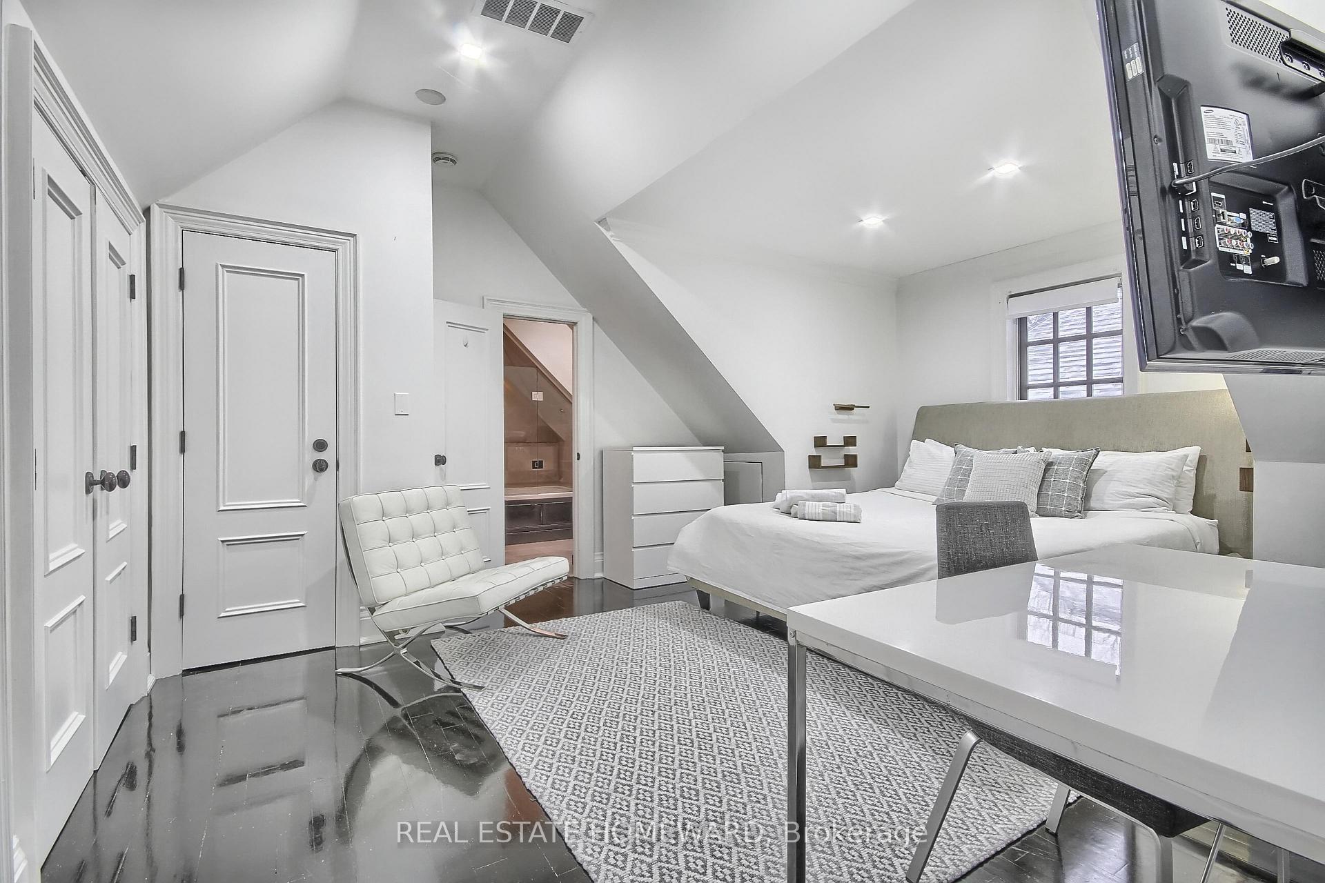Photo 24 of 40 Whitehall Road, Toronto, Rosedale-Moore Park — HOMEH