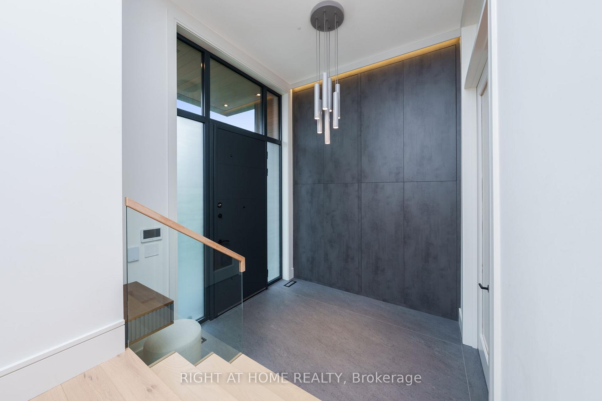 Photo 4 of 18 Divadale Drive, Toronto, Leaside — HOMEH