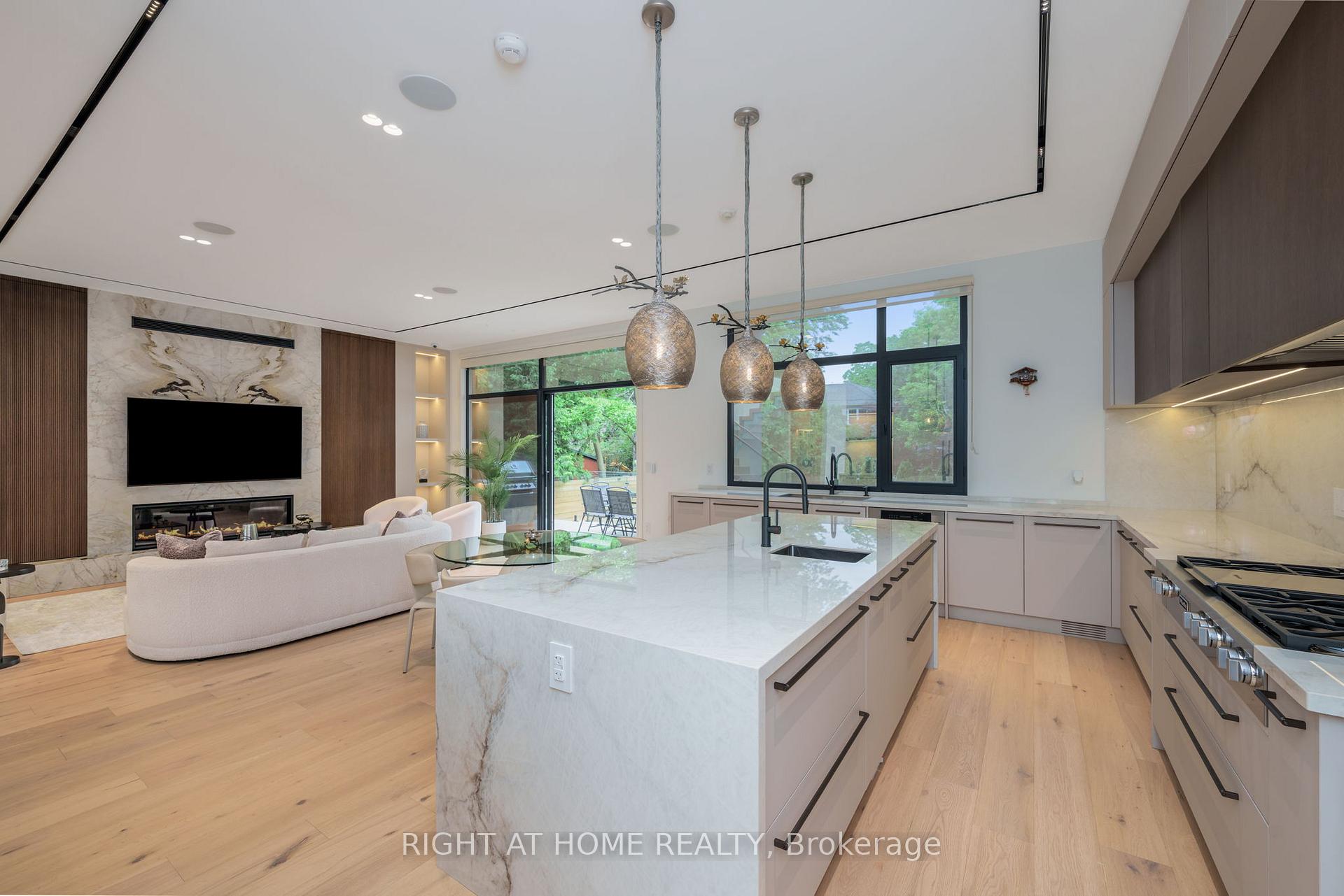 Photo 21 of 18 Divadale Drive, Toronto, Leaside — HOMEH