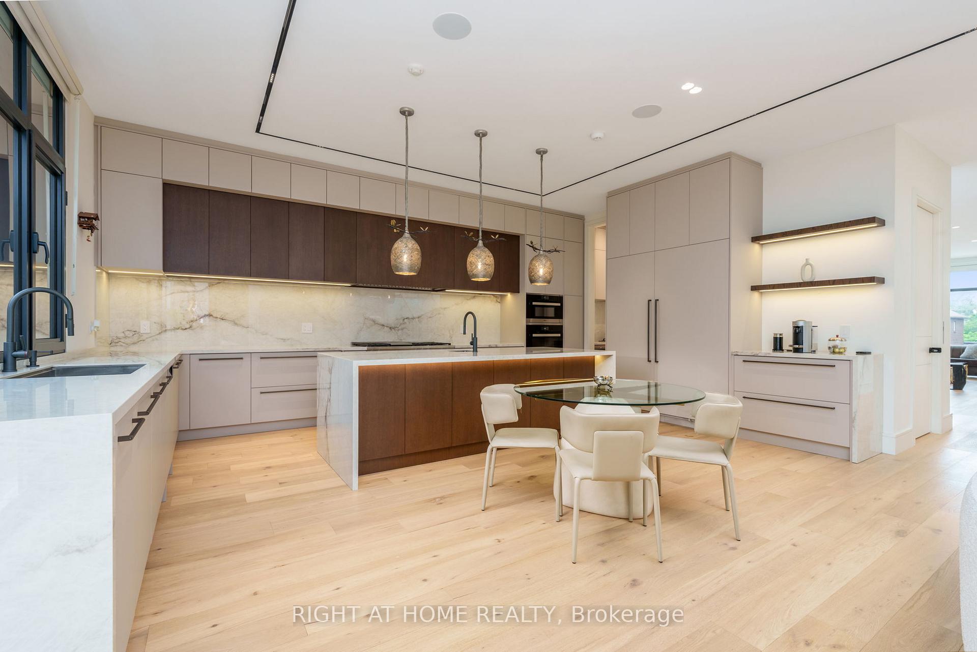 Photo 23 of 18 Divadale Drive, Toronto, Leaside — HOMEH