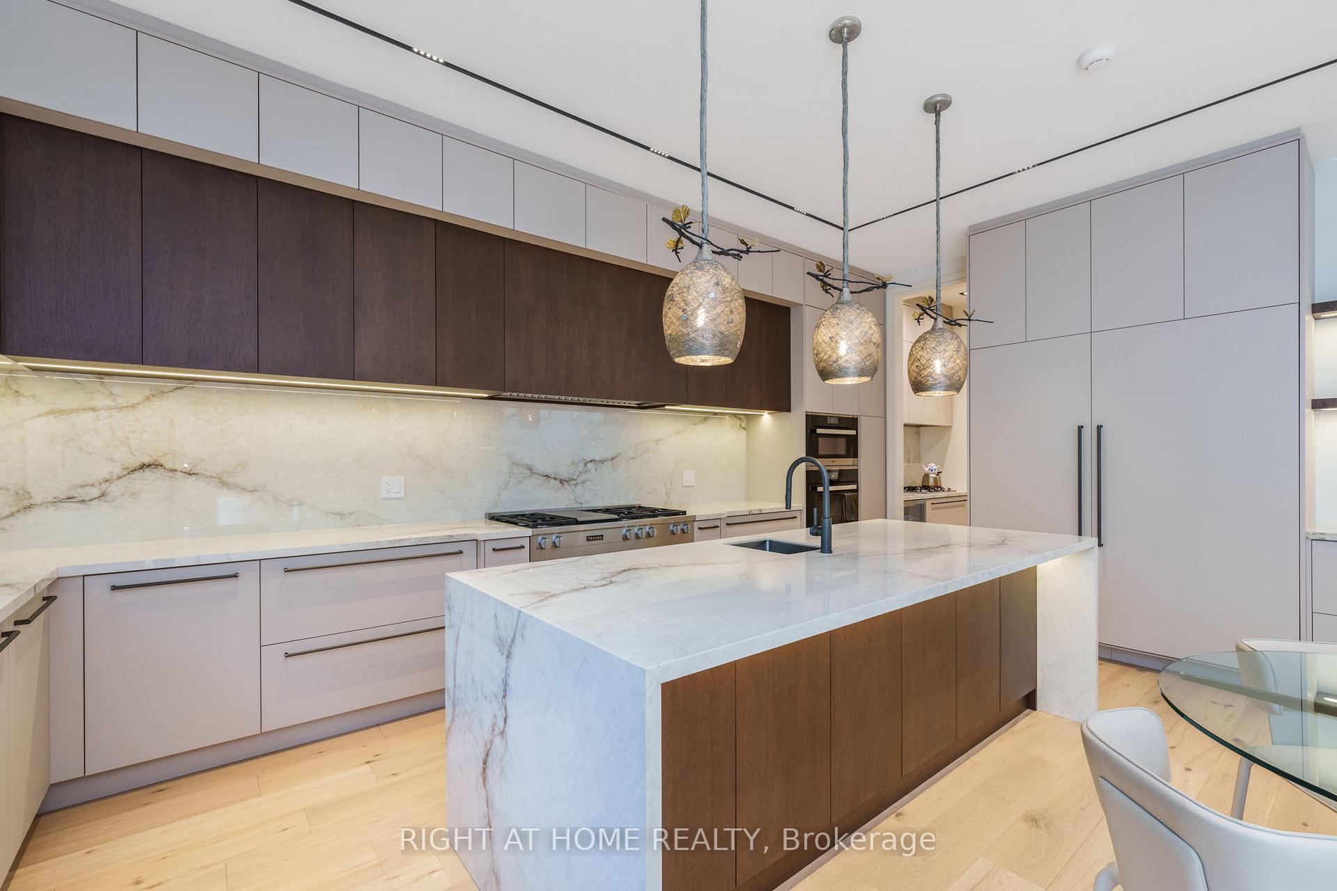 Photo 24 of 18 Divadale Drive, Toronto, Leaside — HOMEH