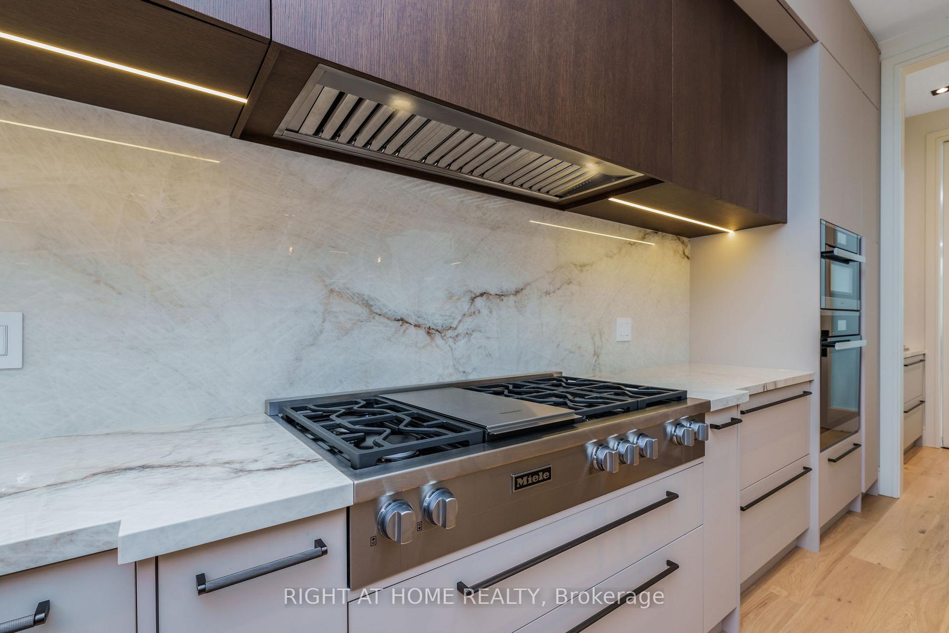 Photo 25 of 18 Divadale Drive, Toronto, Leaside — HOMEH