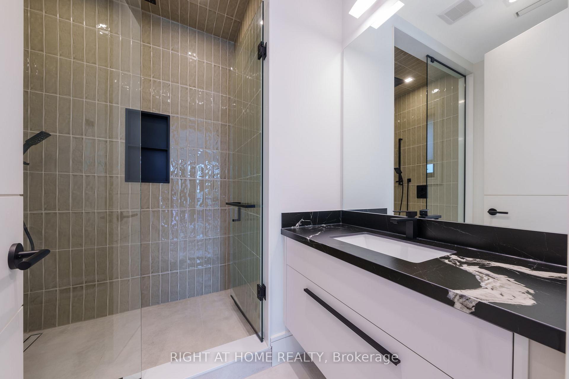 Photo 37 of 18 Divadale Drive, Toronto, Leaside — HOMEH