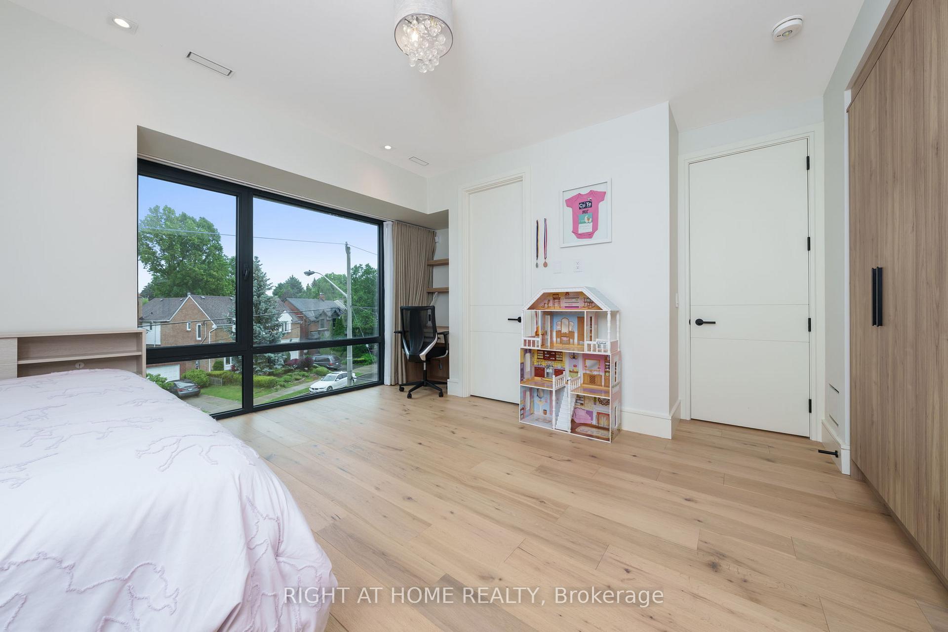 Photo 38 of 18 Divadale Drive, Toronto, Leaside — HOMEH