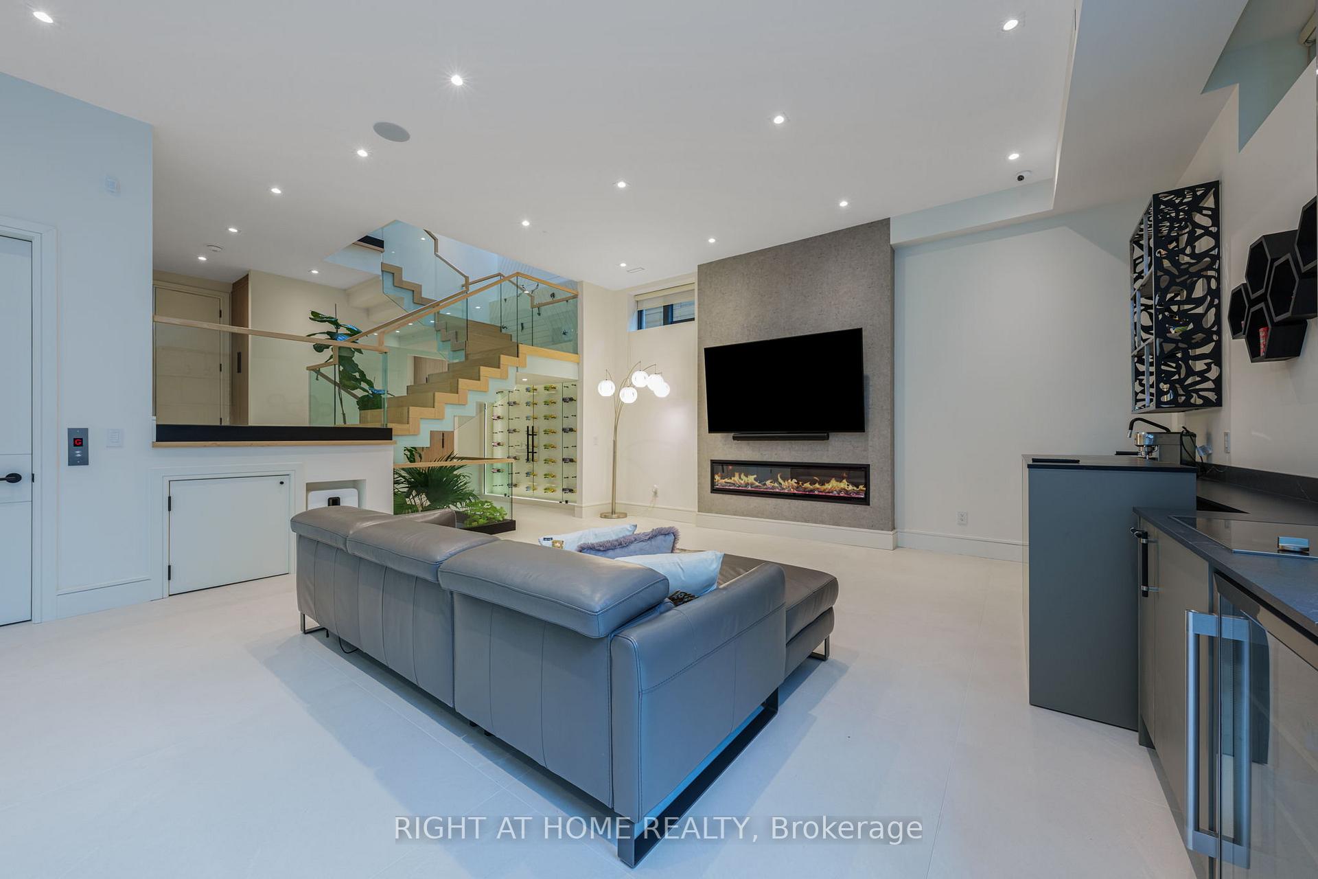 Photo 44 of 18 Divadale Drive, Toronto, Leaside — HOMEH