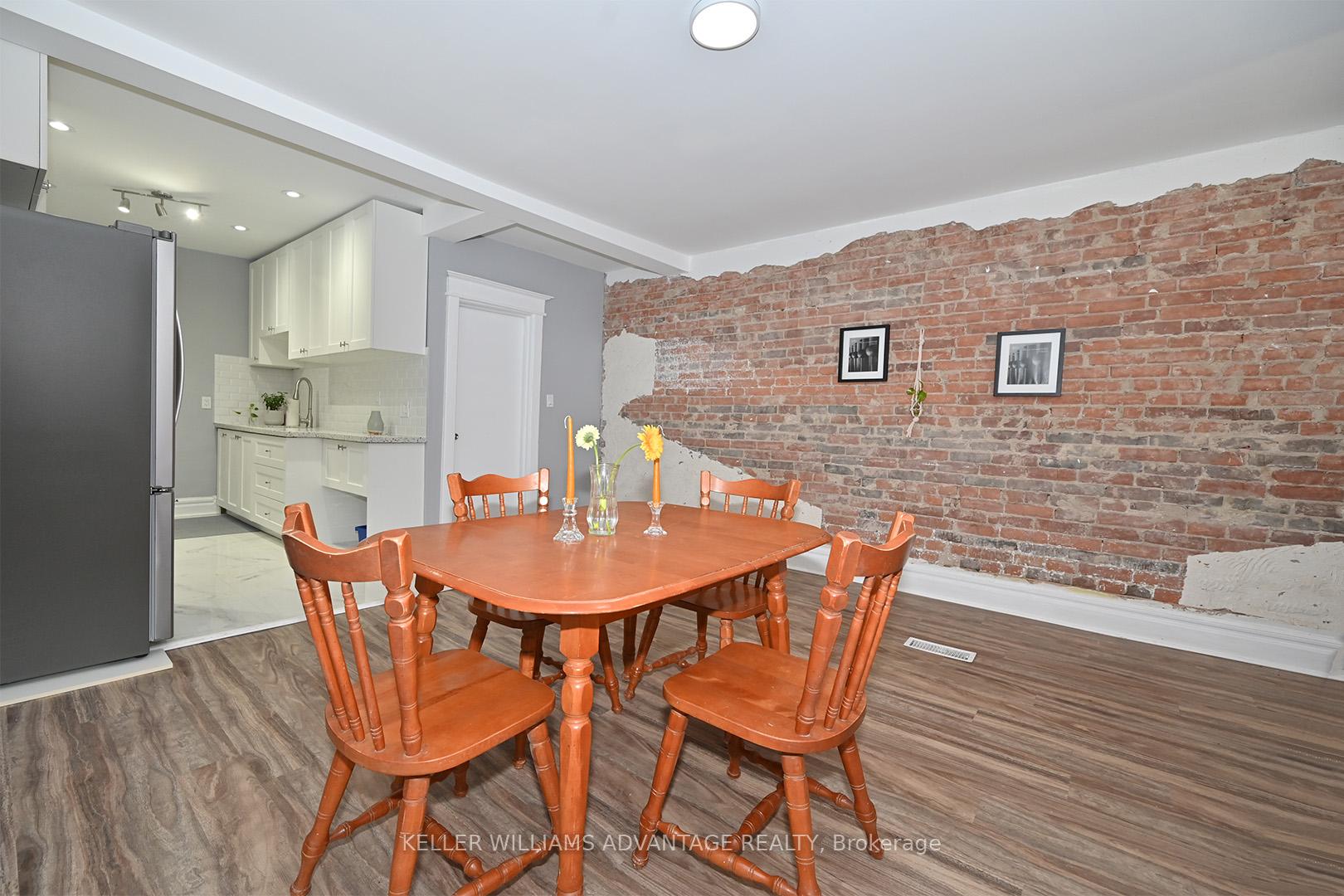 Photo 3 of Unit Upper, 370 Woodbine Avenue, Toronto, The Beaches — HOMEH