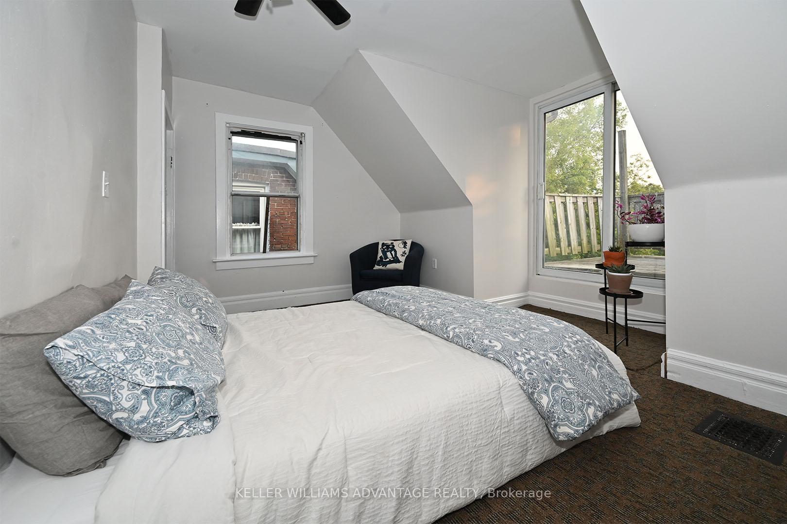 Photo 6 of Unit Upper, 370 Woodbine Avenue, Toronto, The Beaches — HOMEH