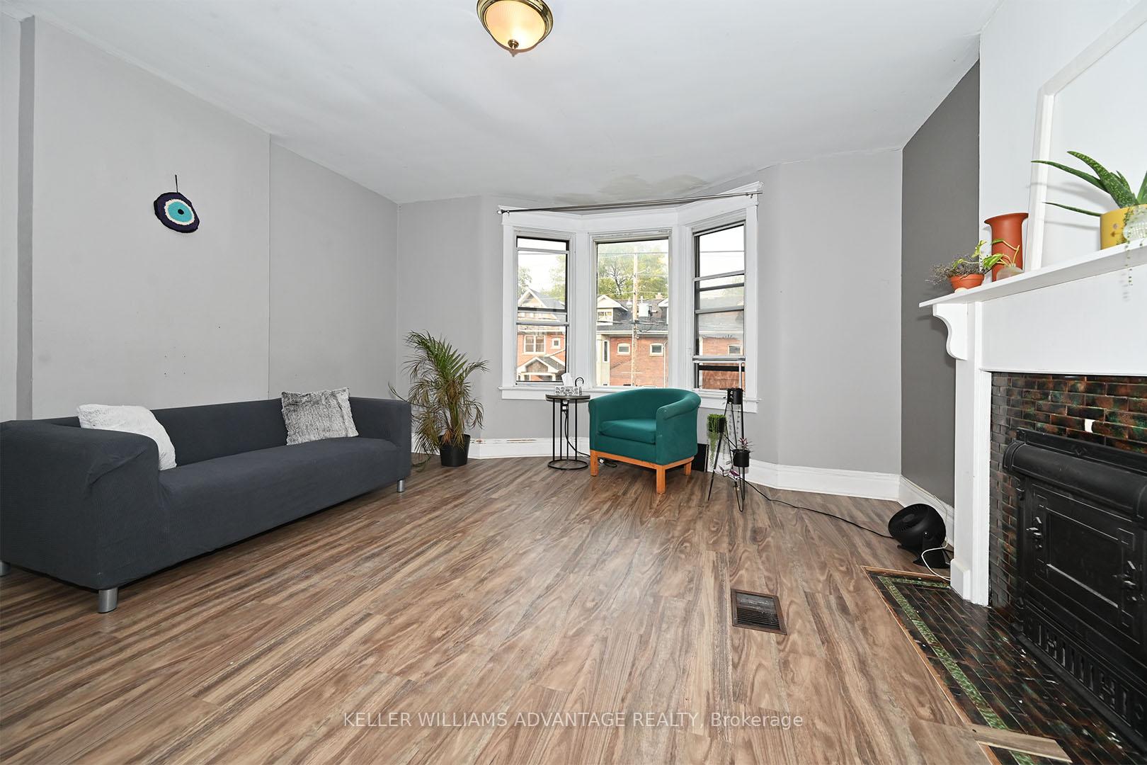 Photo 9 of Unit Upper, 370 Woodbine Avenue, Toronto, The Beaches — HOMEH