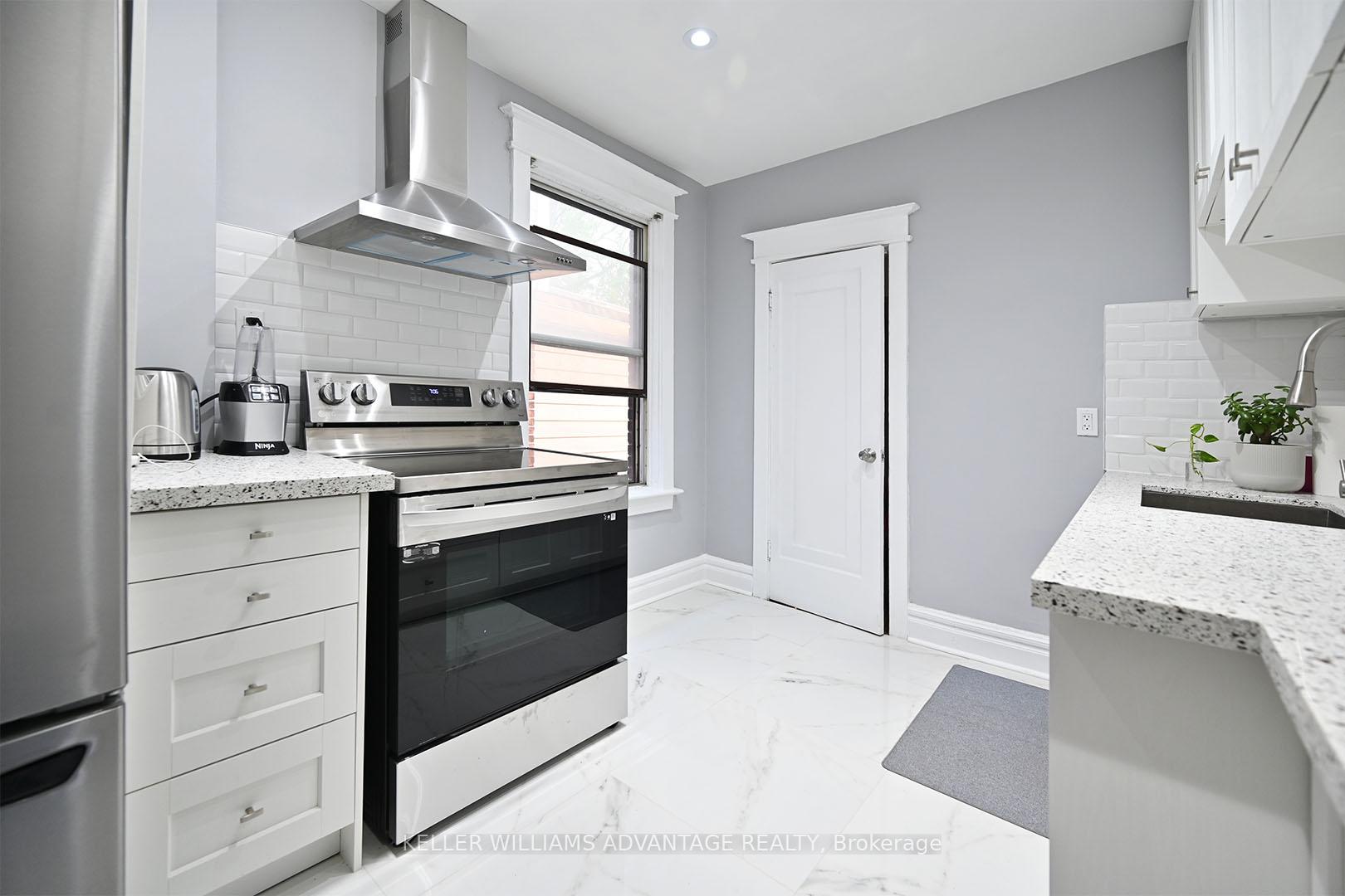 Photo 11 of Unit Upper, 370 Woodbine Avenue, Toronto, The Beaches — HOMEH
