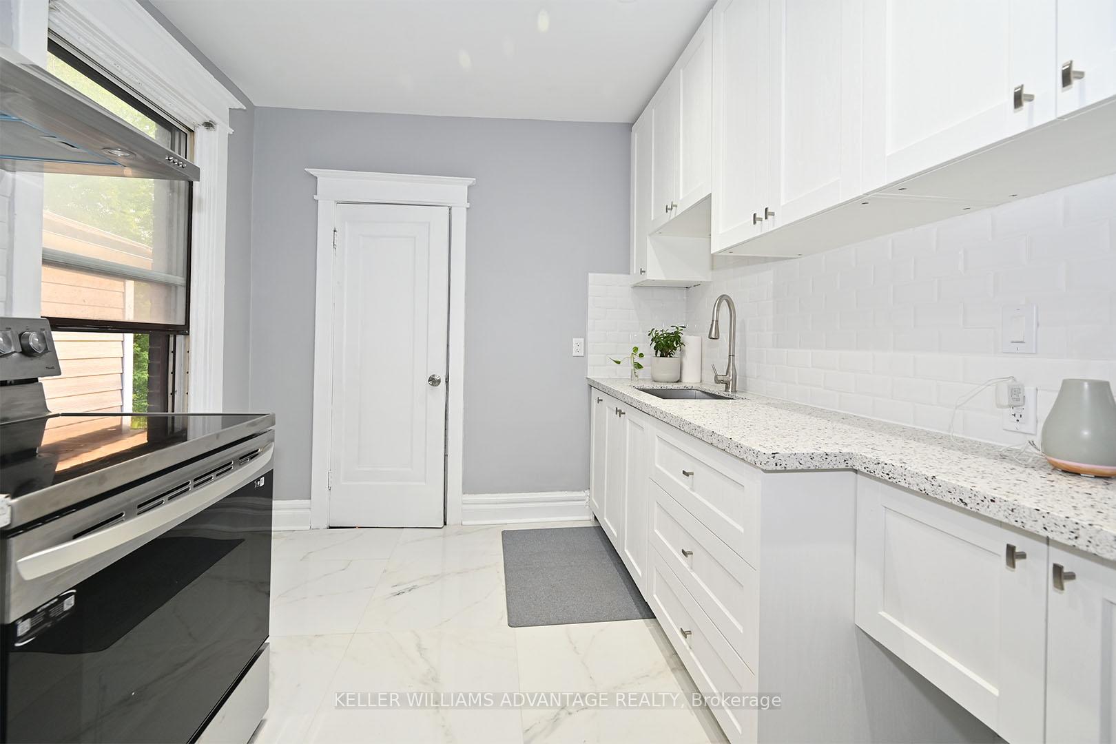 Photo 12 of Unit Upper, 370 Woodbine Avenue, Toronto, The Beaches — HOMEH