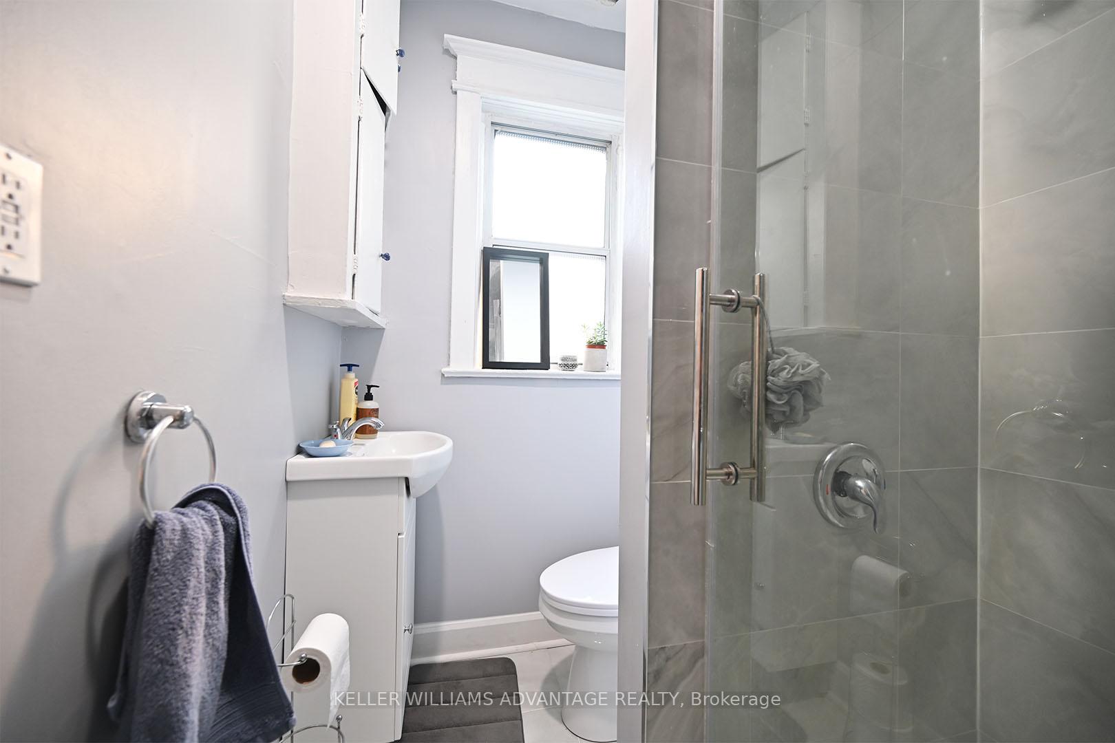 Photo 13 of Unit Upper, 370 Woodbine Avenue, Toronto, The Beaches — HOMEH