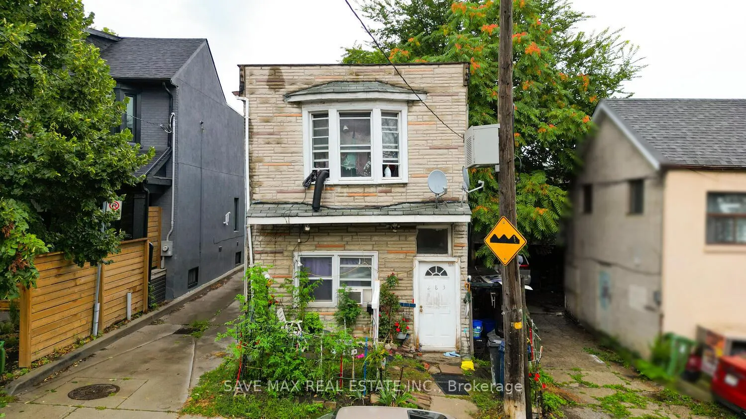Front of 283 Rhodes Avenue E