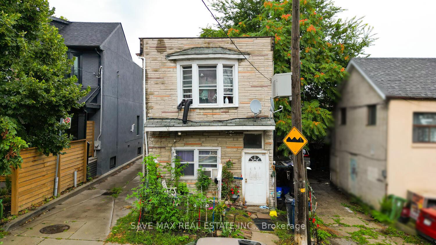 Front of 283 Rhodes Avenue E