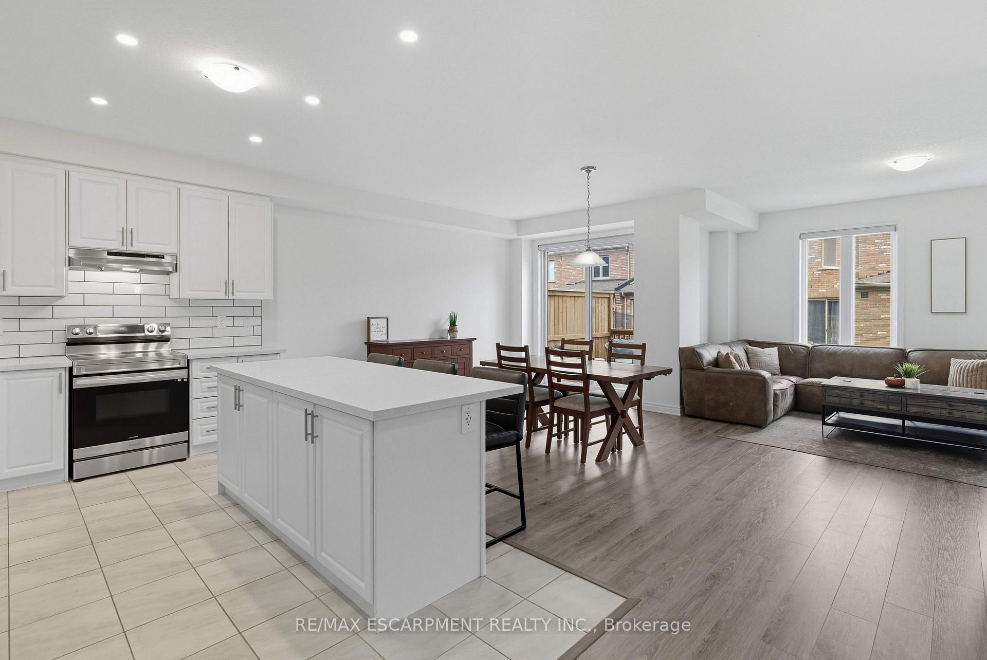 Photo 3 of 10 Beretta Street, Tillsonburg — HOMEH