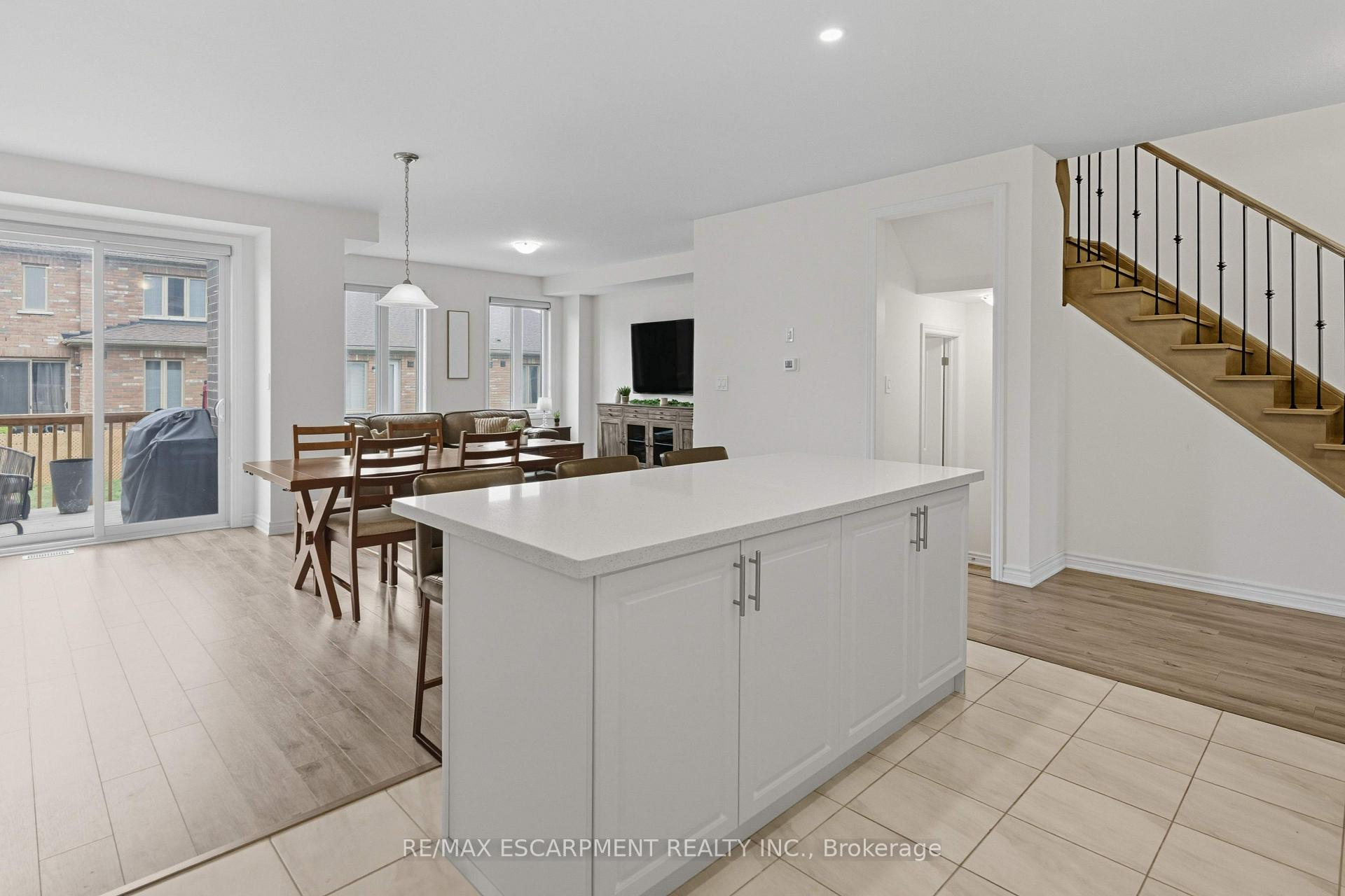 Photo 5 of 10 Beretta Street, Tillsonburg — HOMEH