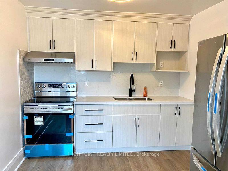 Photo 7 of 1639 Bayview Avenue, Toronto, Leaside — HOMEH