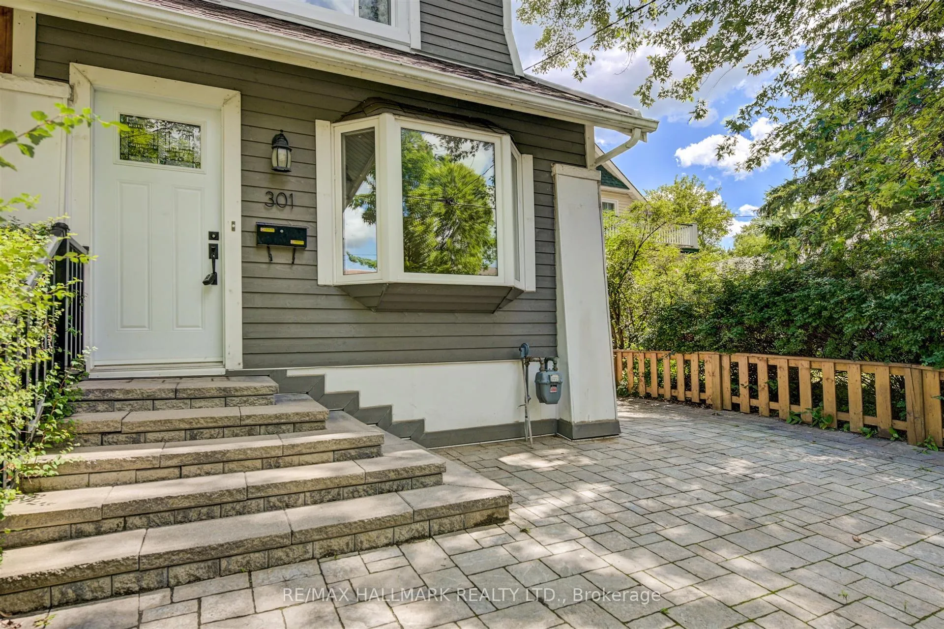 Photo 3 of 301 Silver Birch Avenue, Toronto, The Beaches — HOMEH